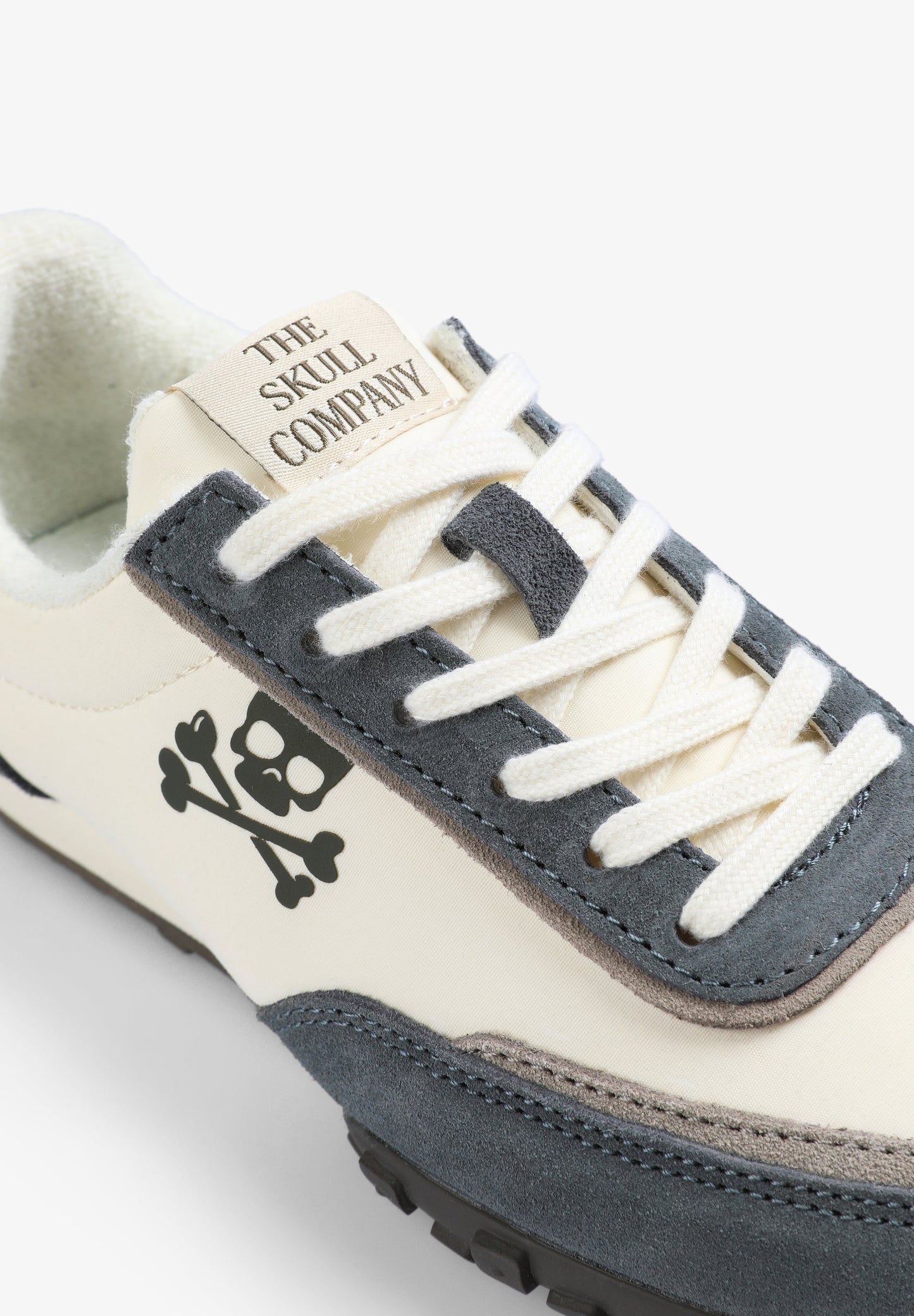 SNEAKERS SUELA DENTADA