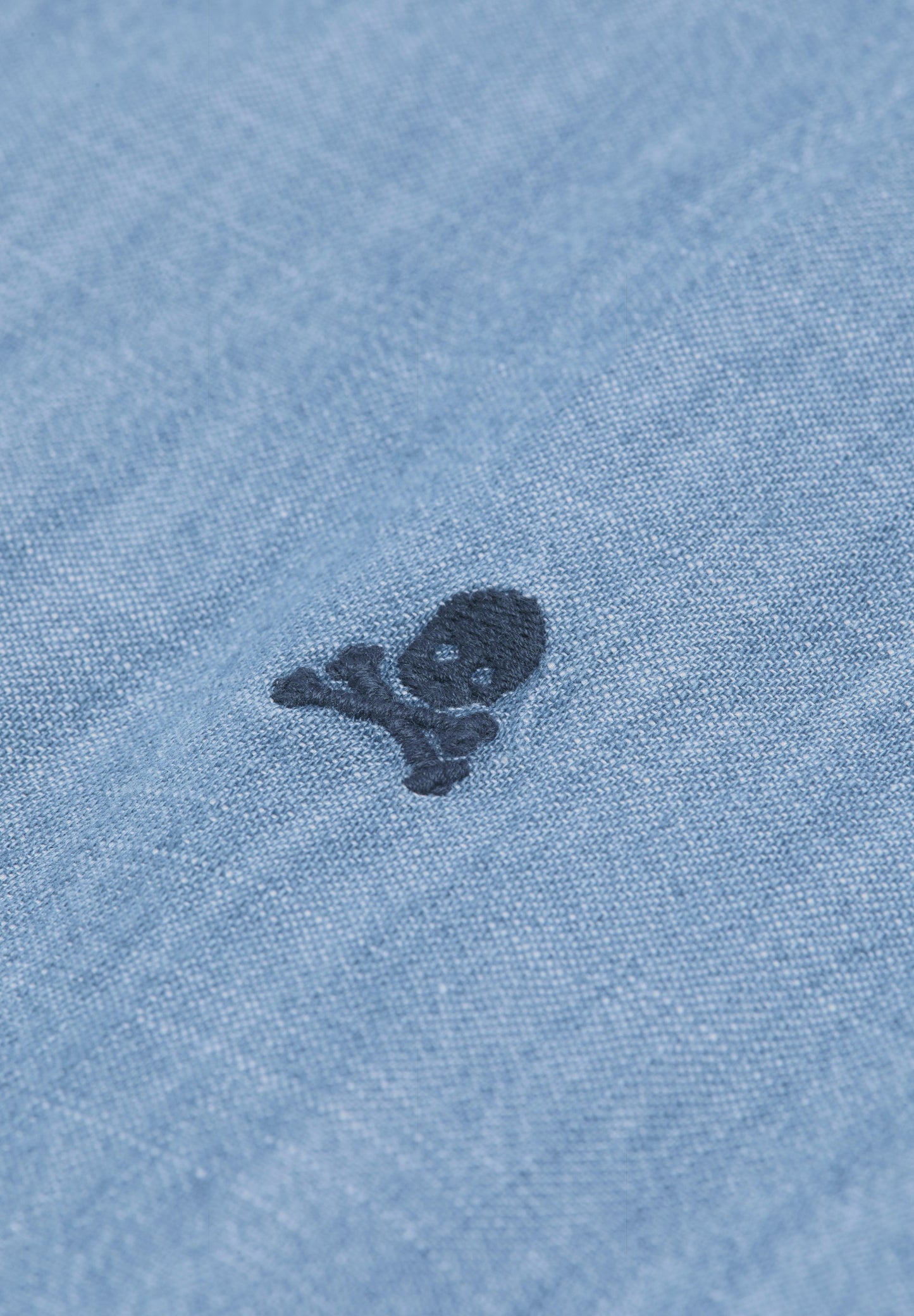 CAMISA DENIM CALAVERA CUELLO BOTONES