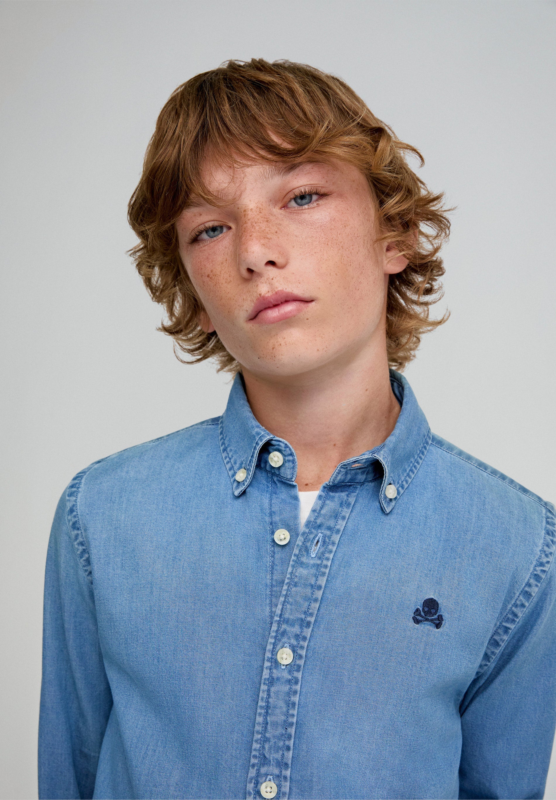 CAMISA DENIM CUELLO BOTONES