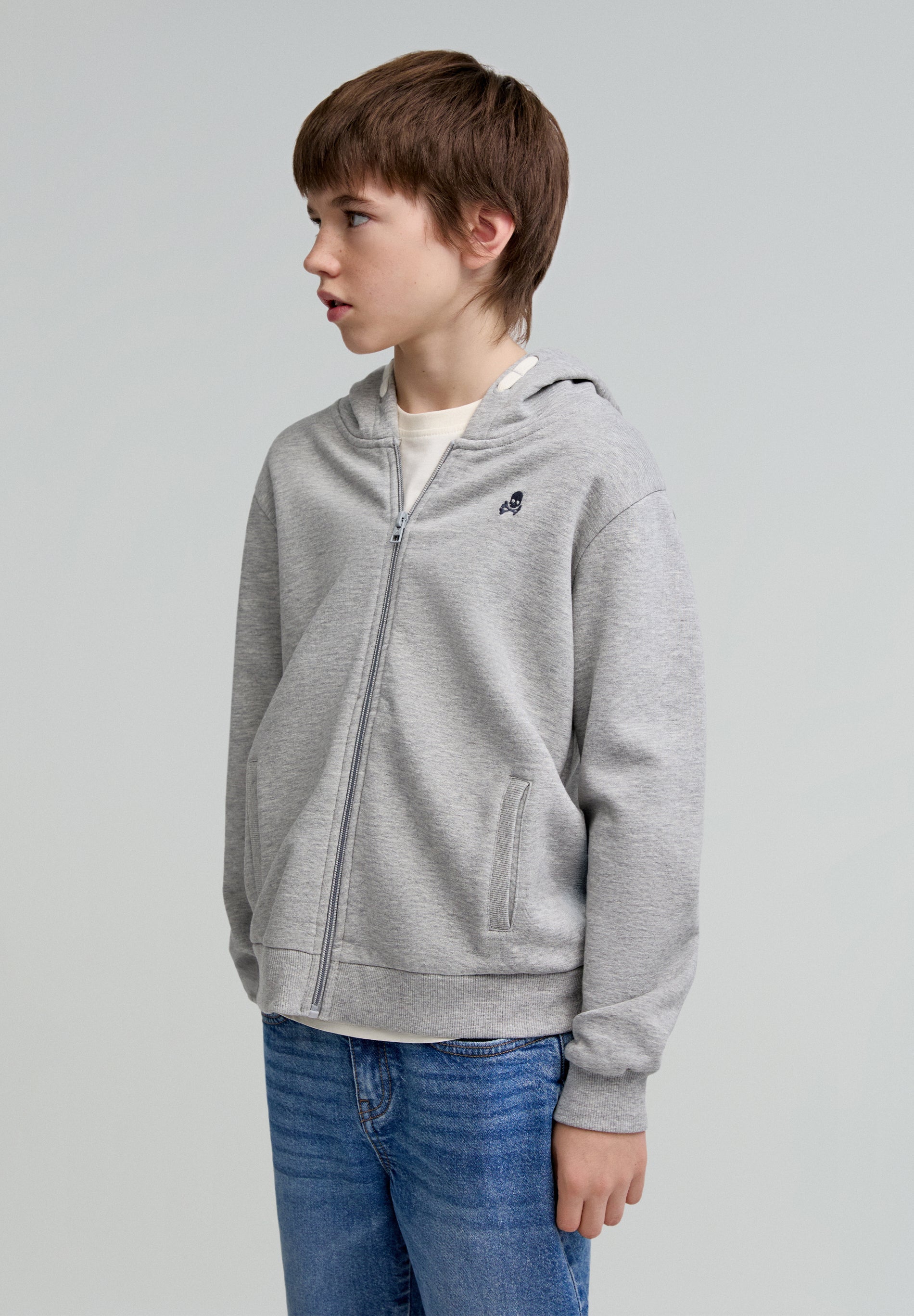 SUDADERA CREMALLERA BORDADO ESPALDA