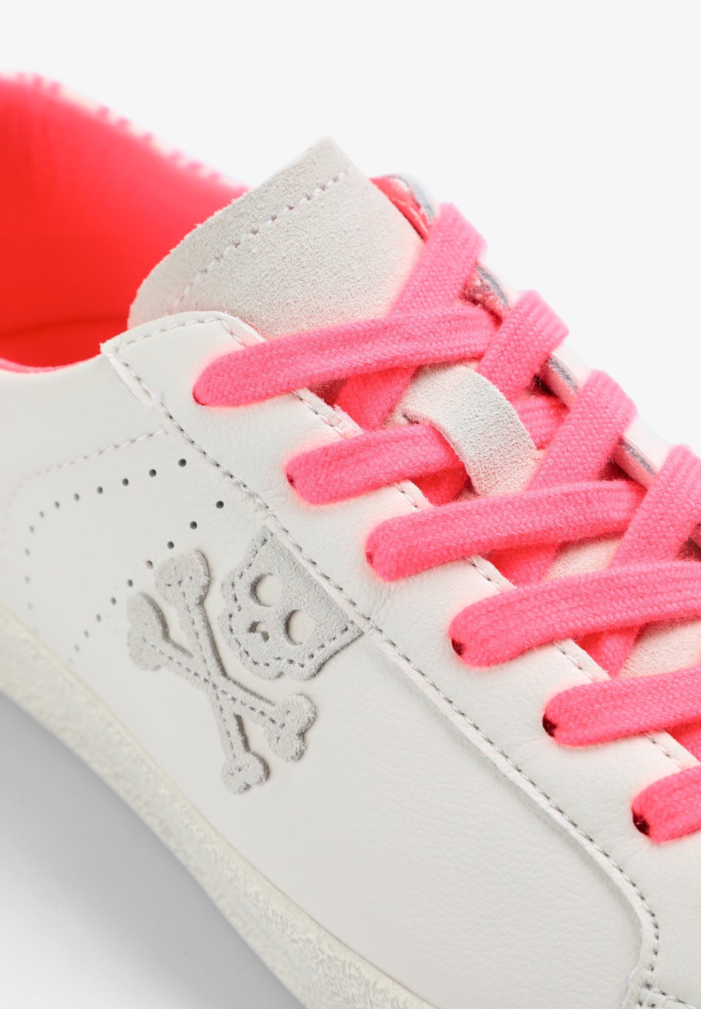 PINK SNEAKERS DETALLE