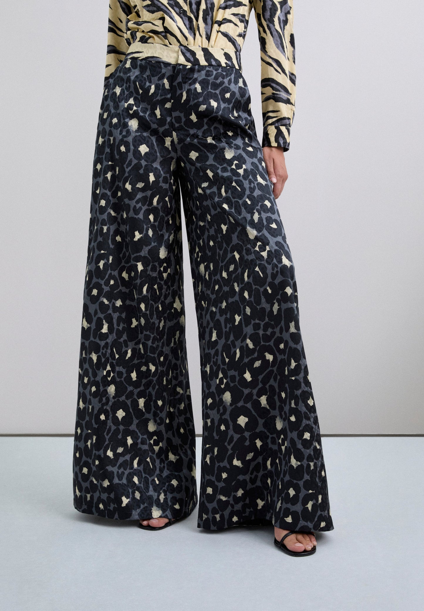 PANTALÓN FLUIDO ANIMAL PRINT