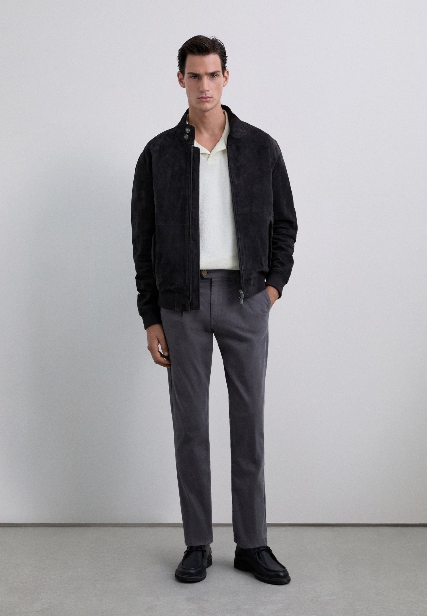 PANTALÓN CHINO PINZAS