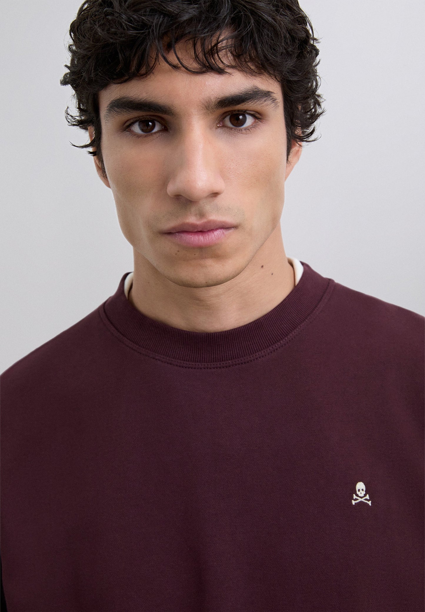 POLERÓN BORDADA CONTRASTE ALGODÓN