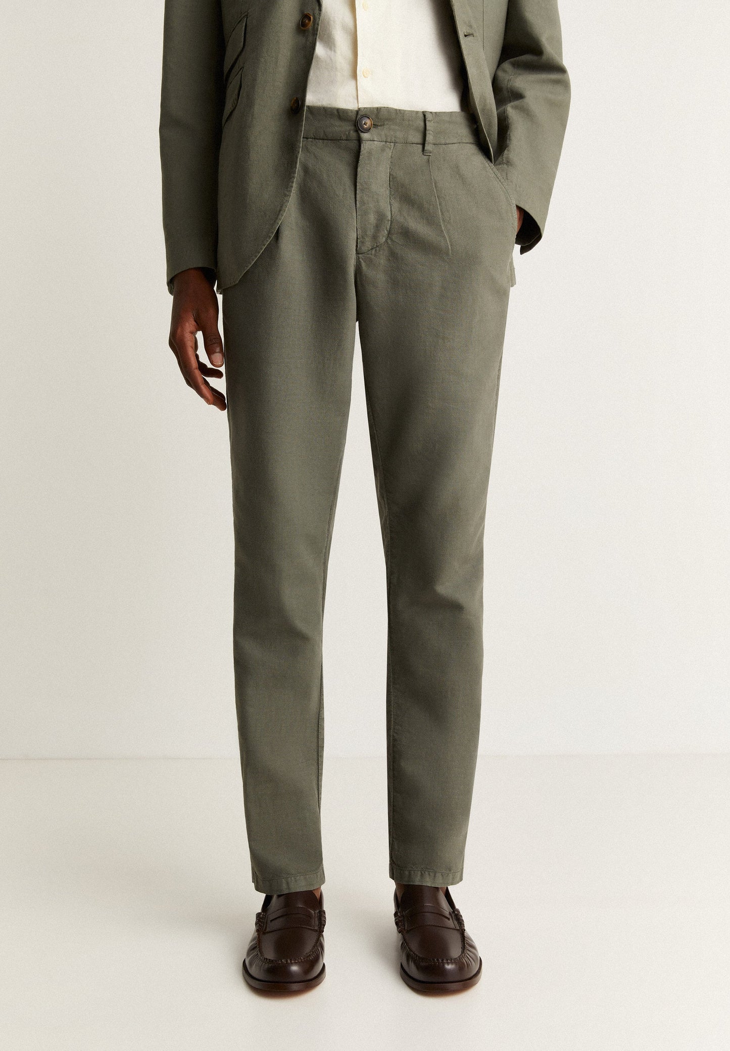 PANTALÓN PINZAS LINO