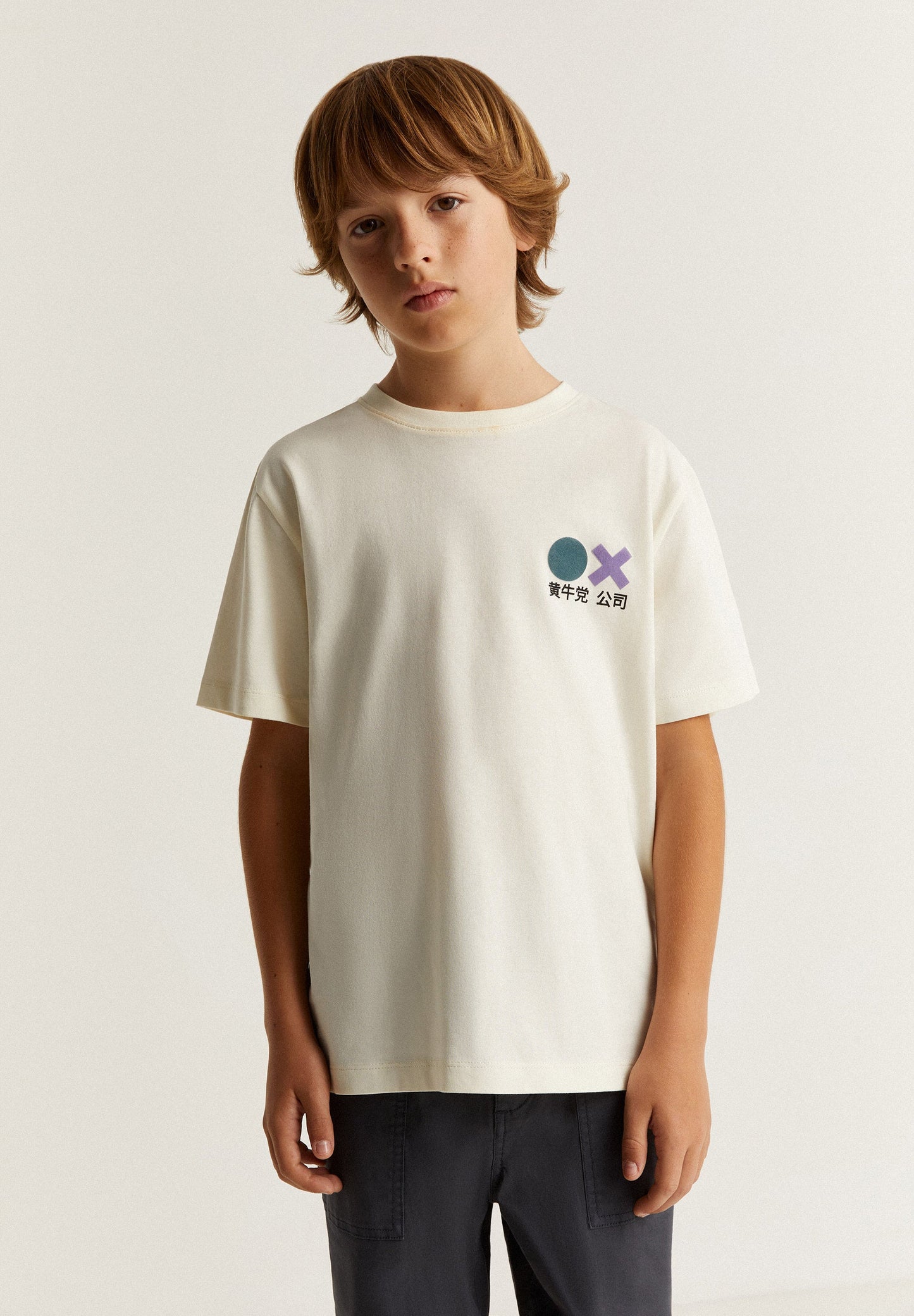 CAMISETA DETALLES FLOCADOS