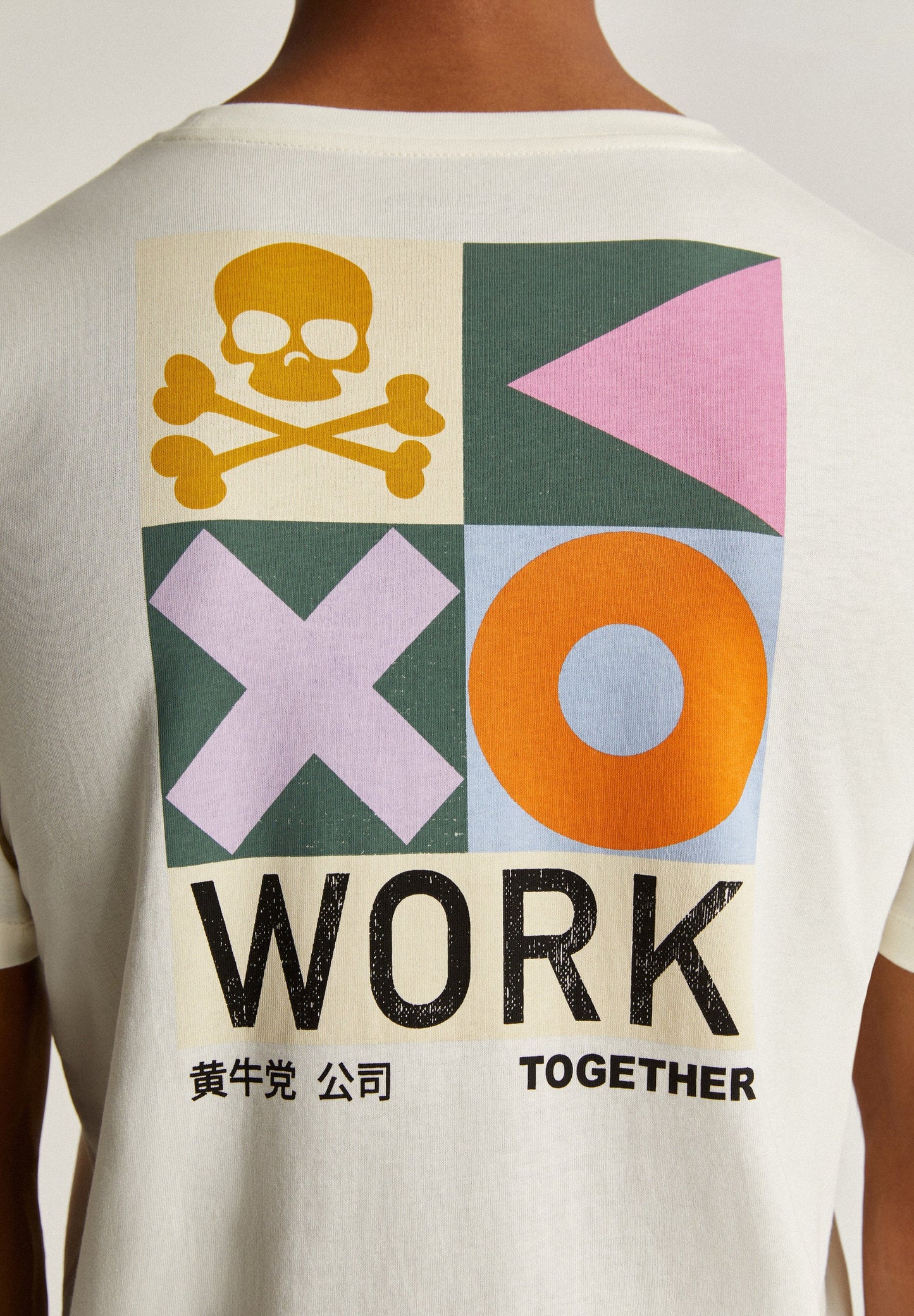 CAMISETA DETALLES FLOCADOS