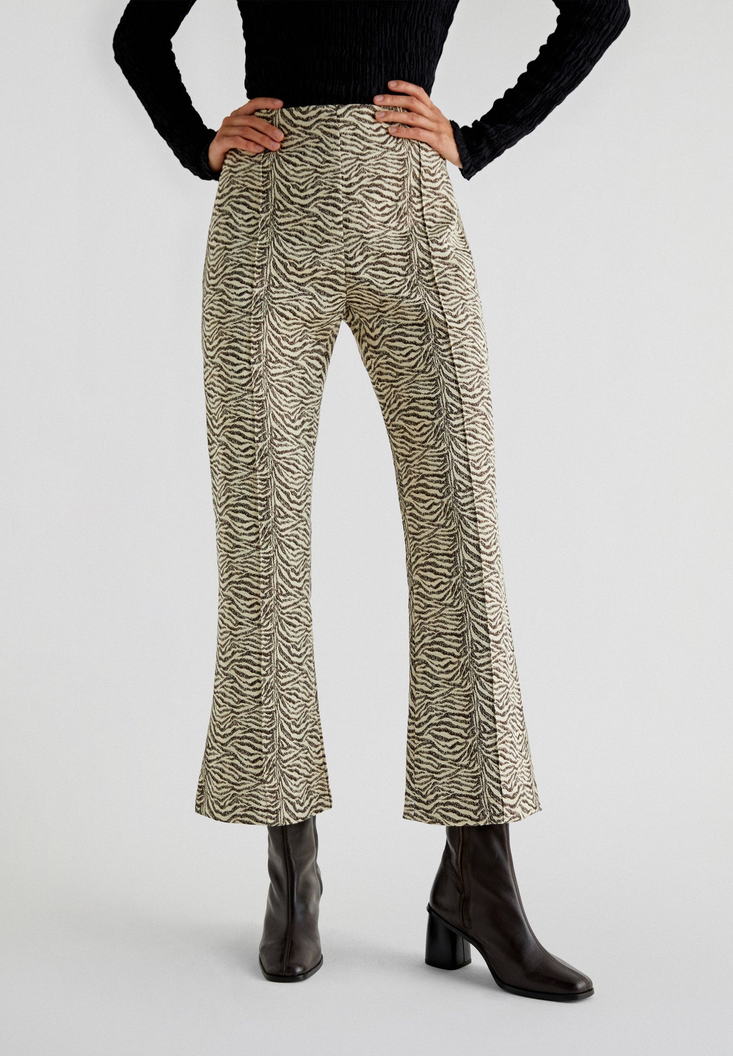 PANTALÓN FLARE ANIMAL PRINT