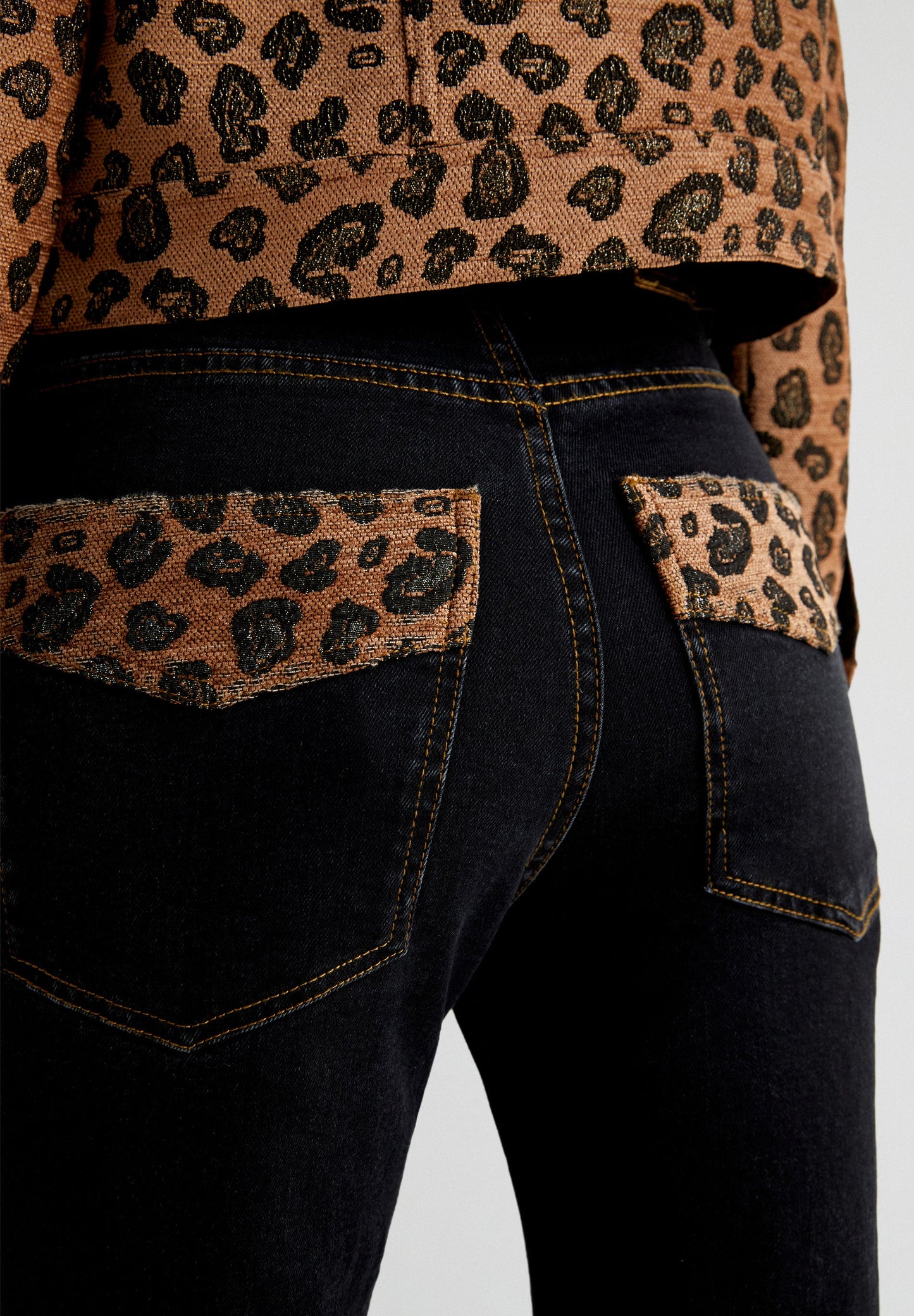 JEANS DETALLE ANIMAL PRINT