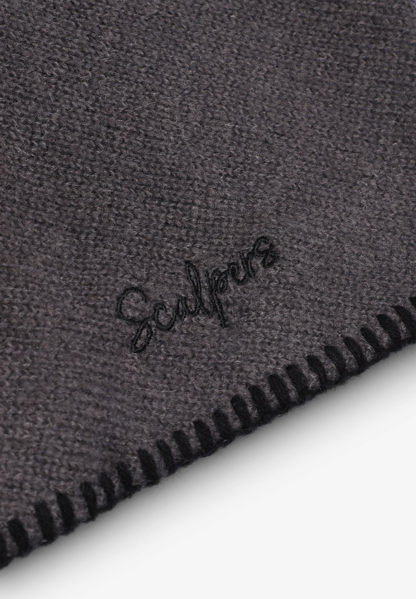 SCP TRIANGLE SCARF