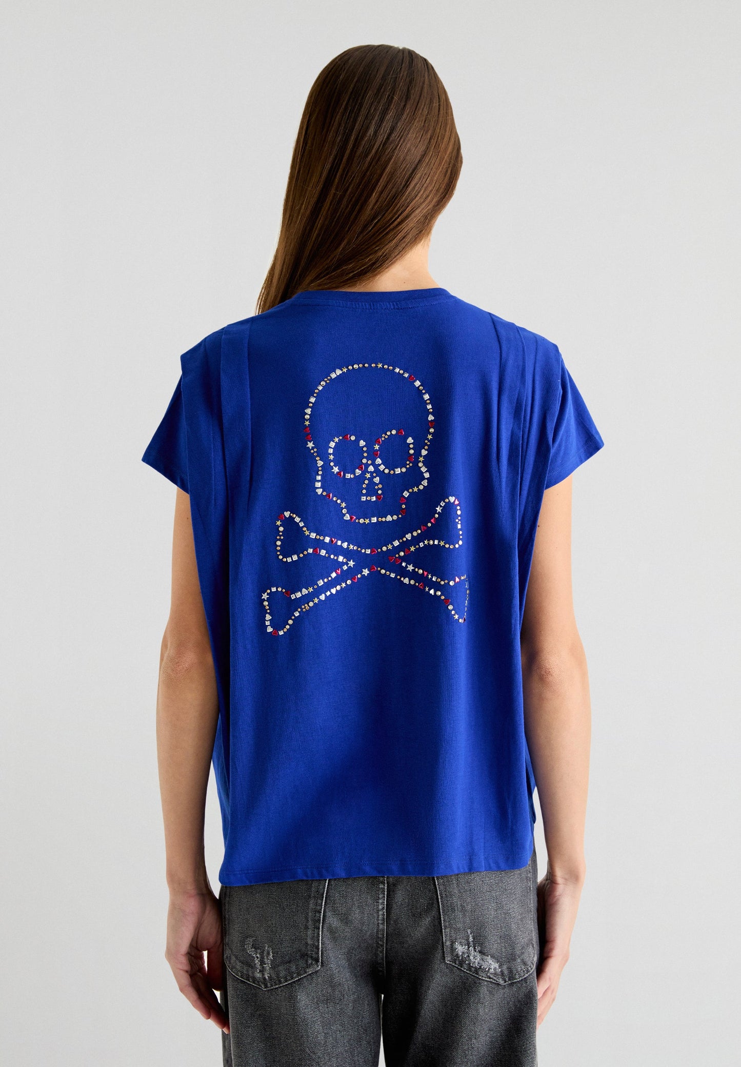 POLERA PLIEGUE CALAVERA TACHUELAS