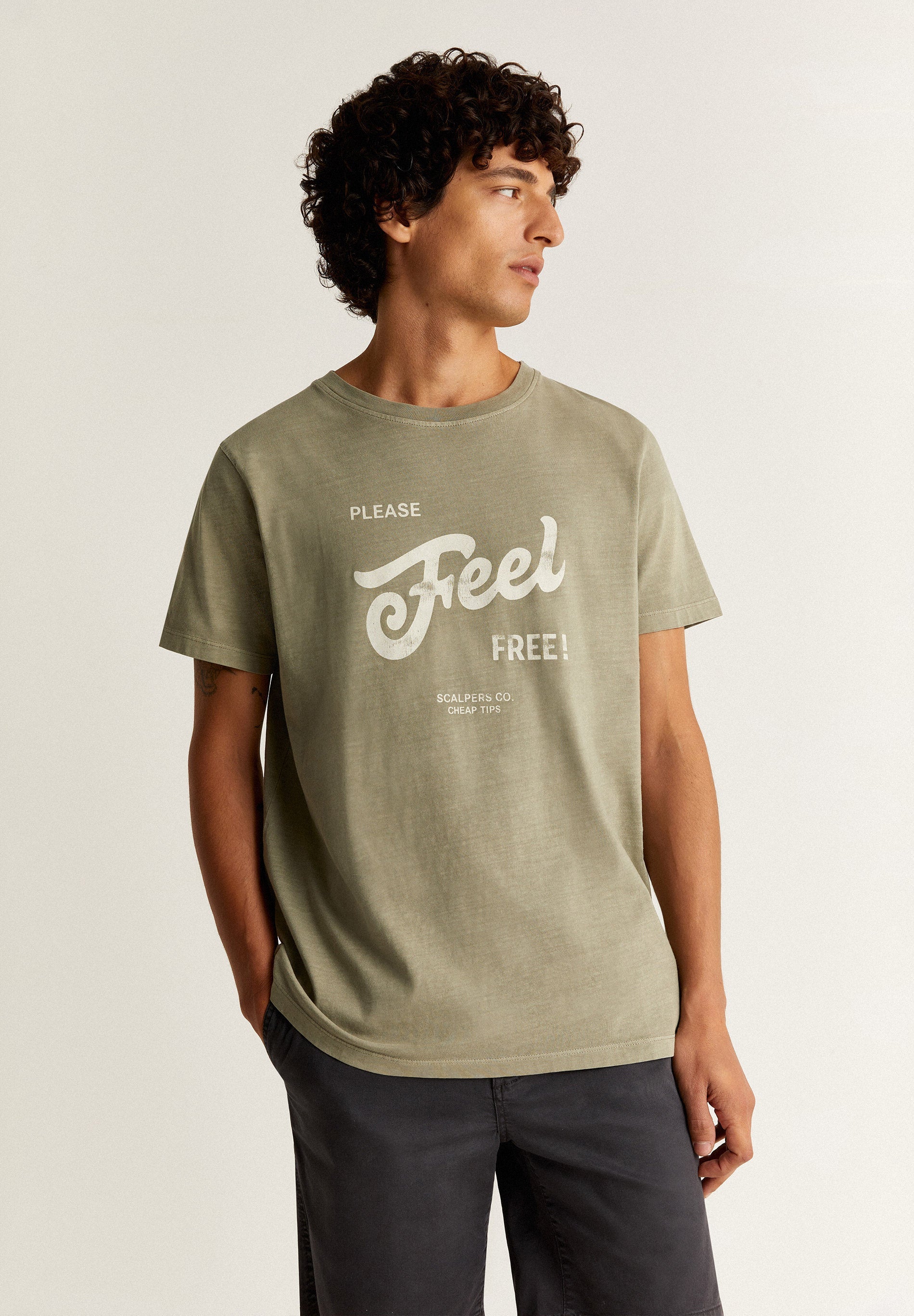CAMISETA EFECTO LAVADO PRINT FRONTAL