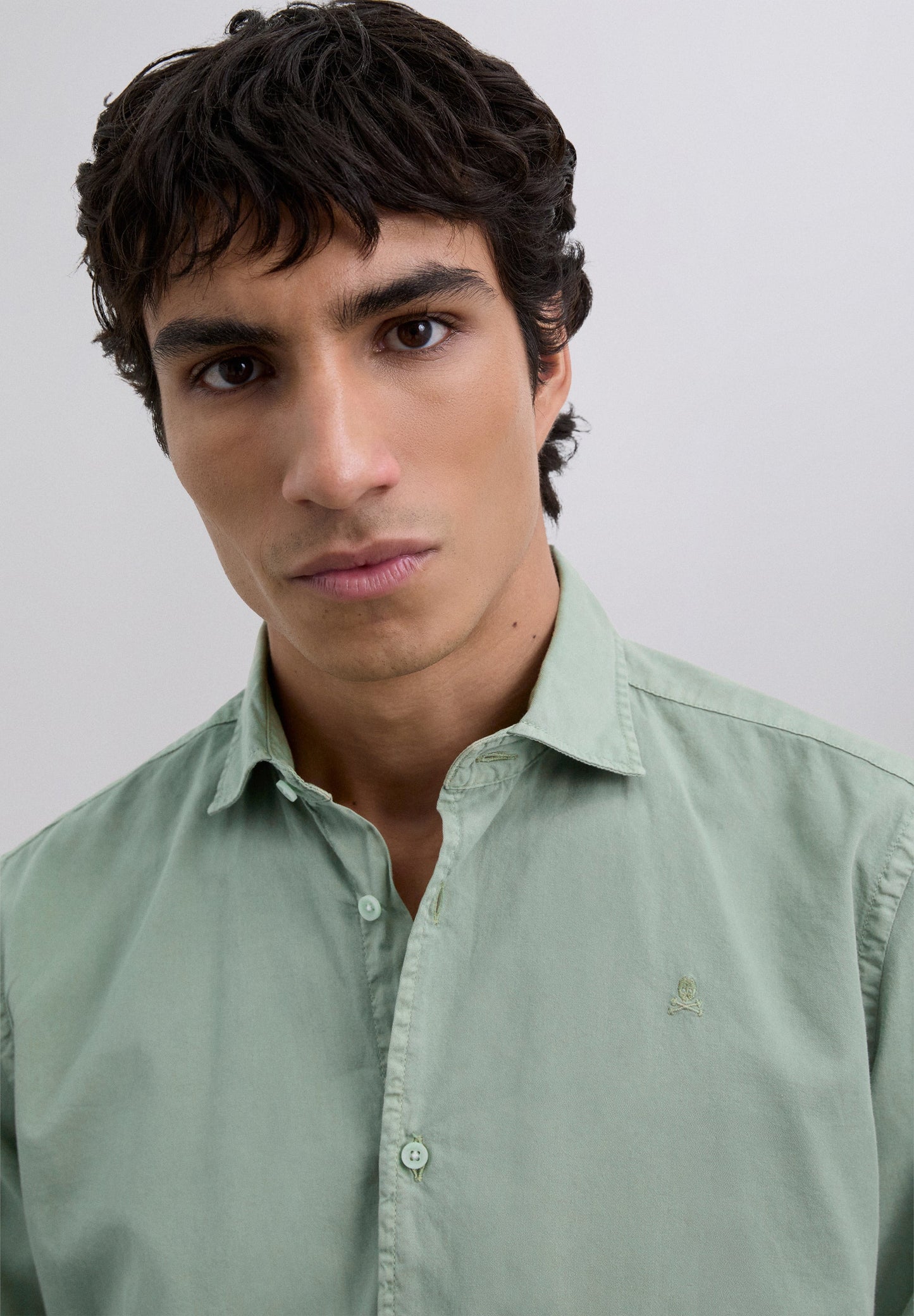 CAMISA REGULAR FIT BORDADA