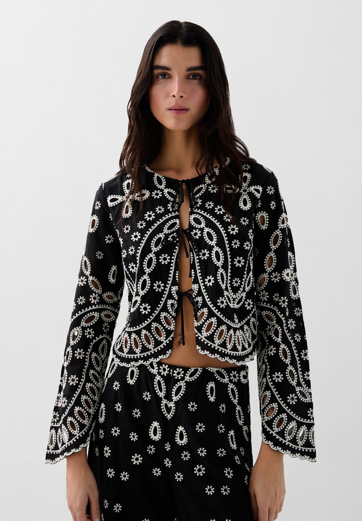 CAMISA BORDADOS CONTRASTE