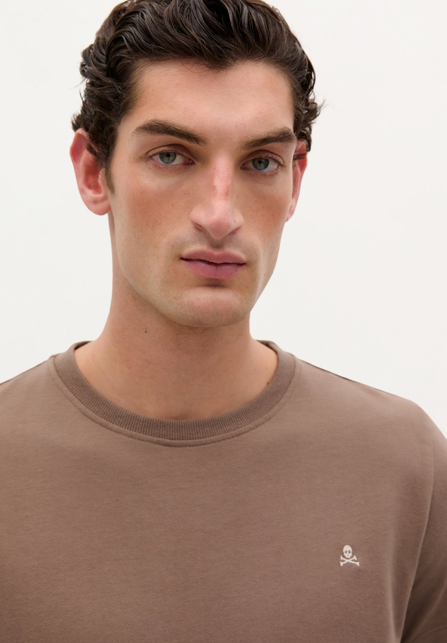 POLERA BÁSICA CALAVERA