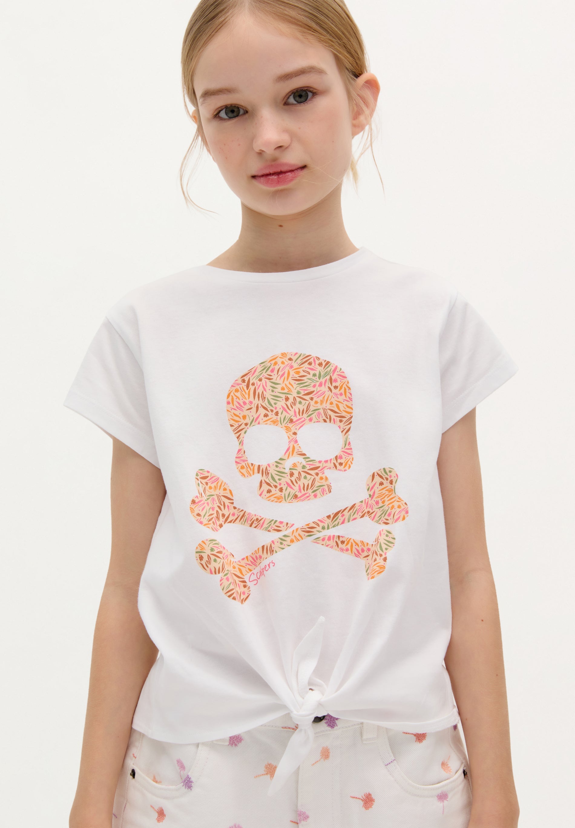 POLERA CALAVERA NUDO