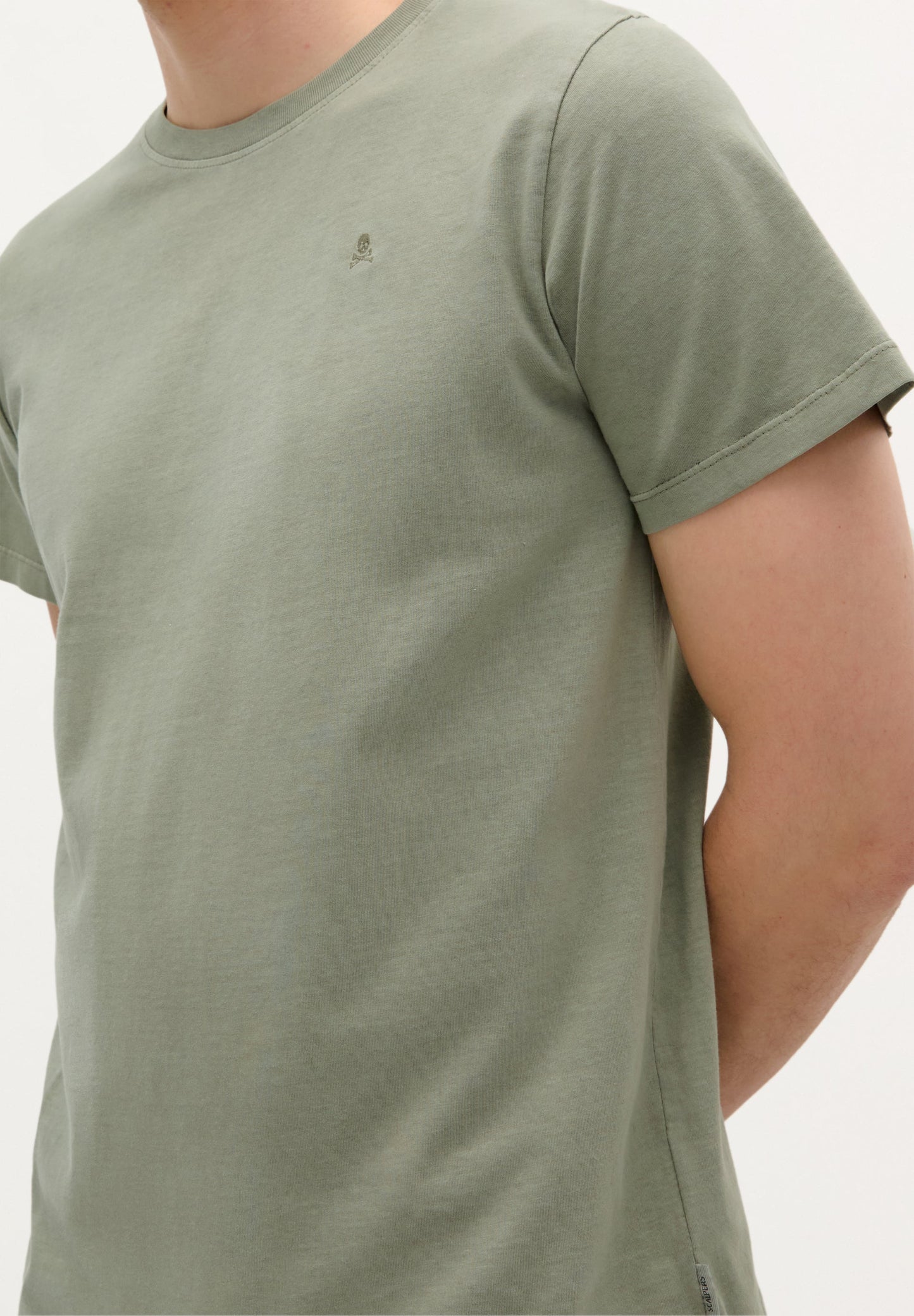 POLERA CALAVERA BORDADA TONO