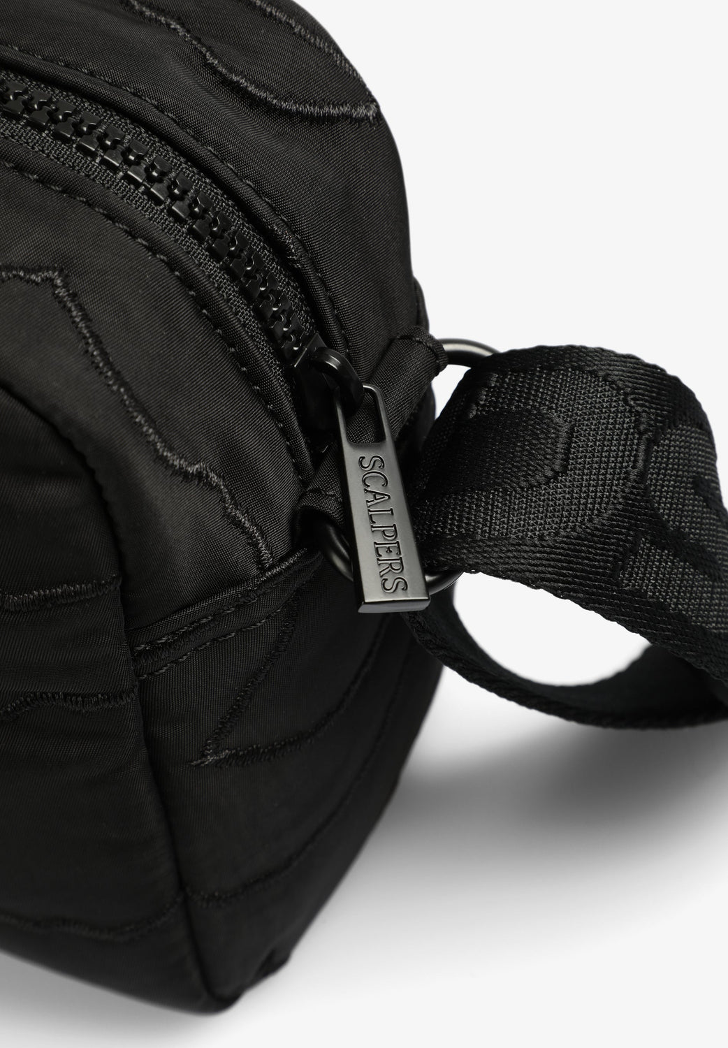 BOLSO BANDOLERA RELIEVE COSTURAS - Scalpers