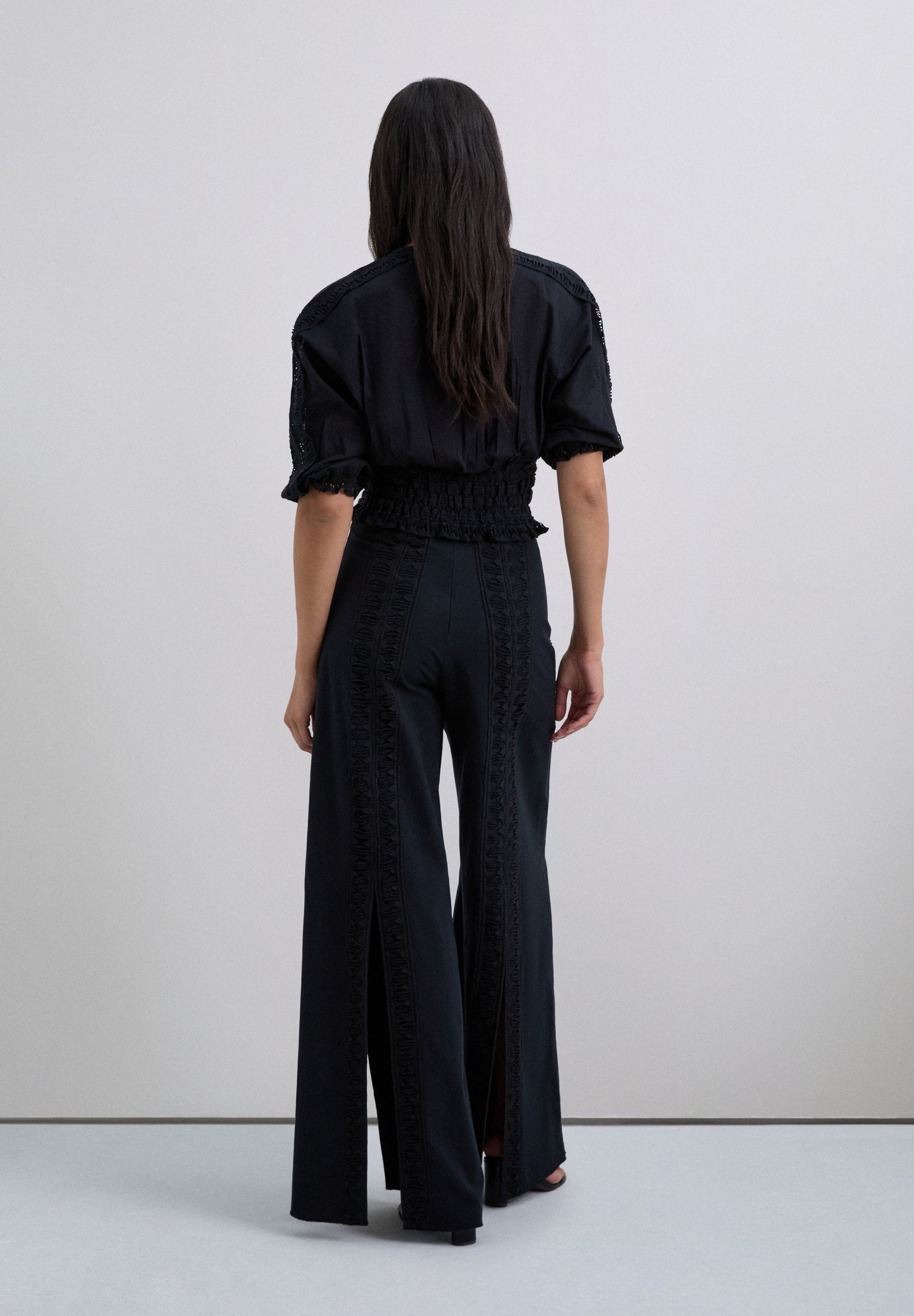 PANTALÓN ABERTURAS BORDADOS - Scalpers