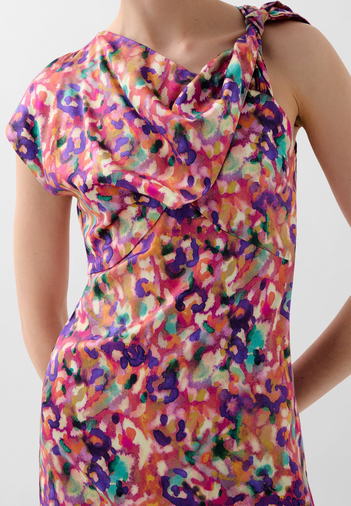 VESTIDO MIDI DETALLE ESCOTE