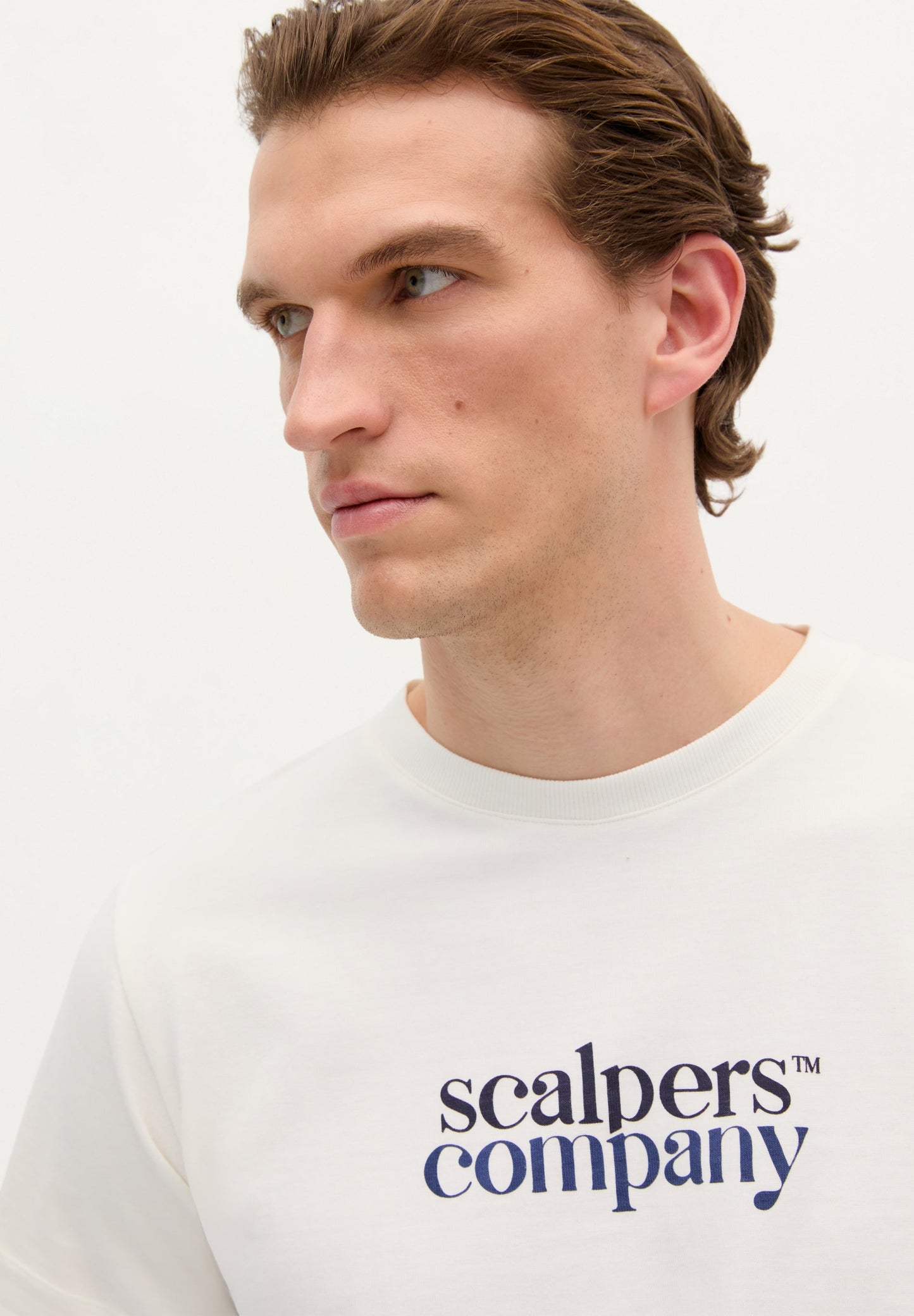 CAMISETA LOGO CONTRASTE