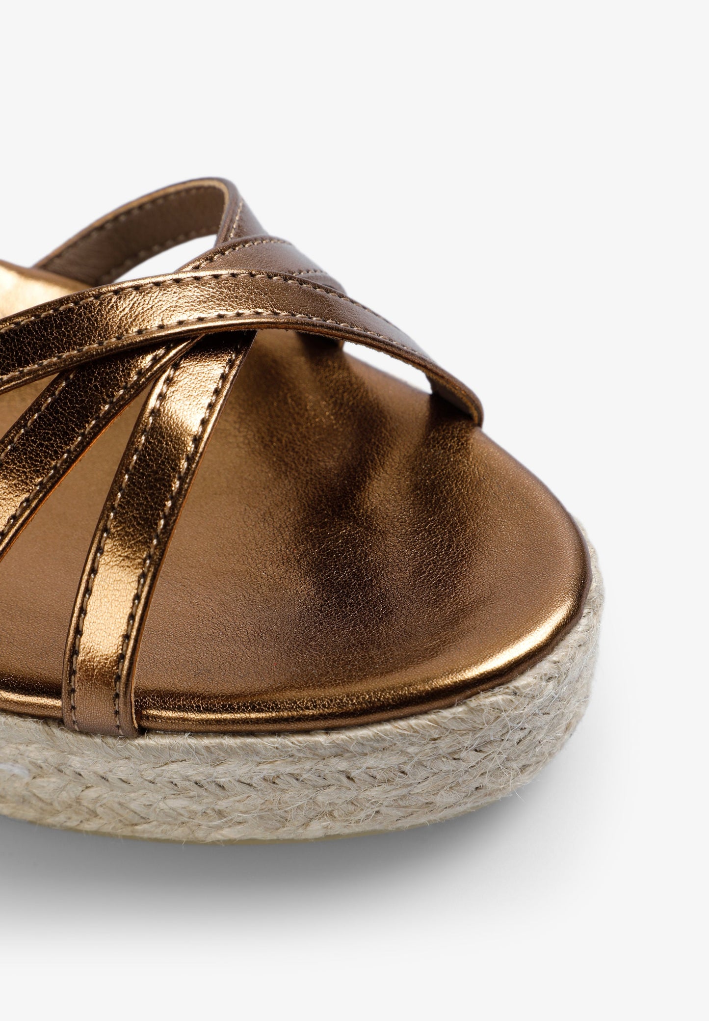 SANDALIA CUÑA YUTE METALIZADA