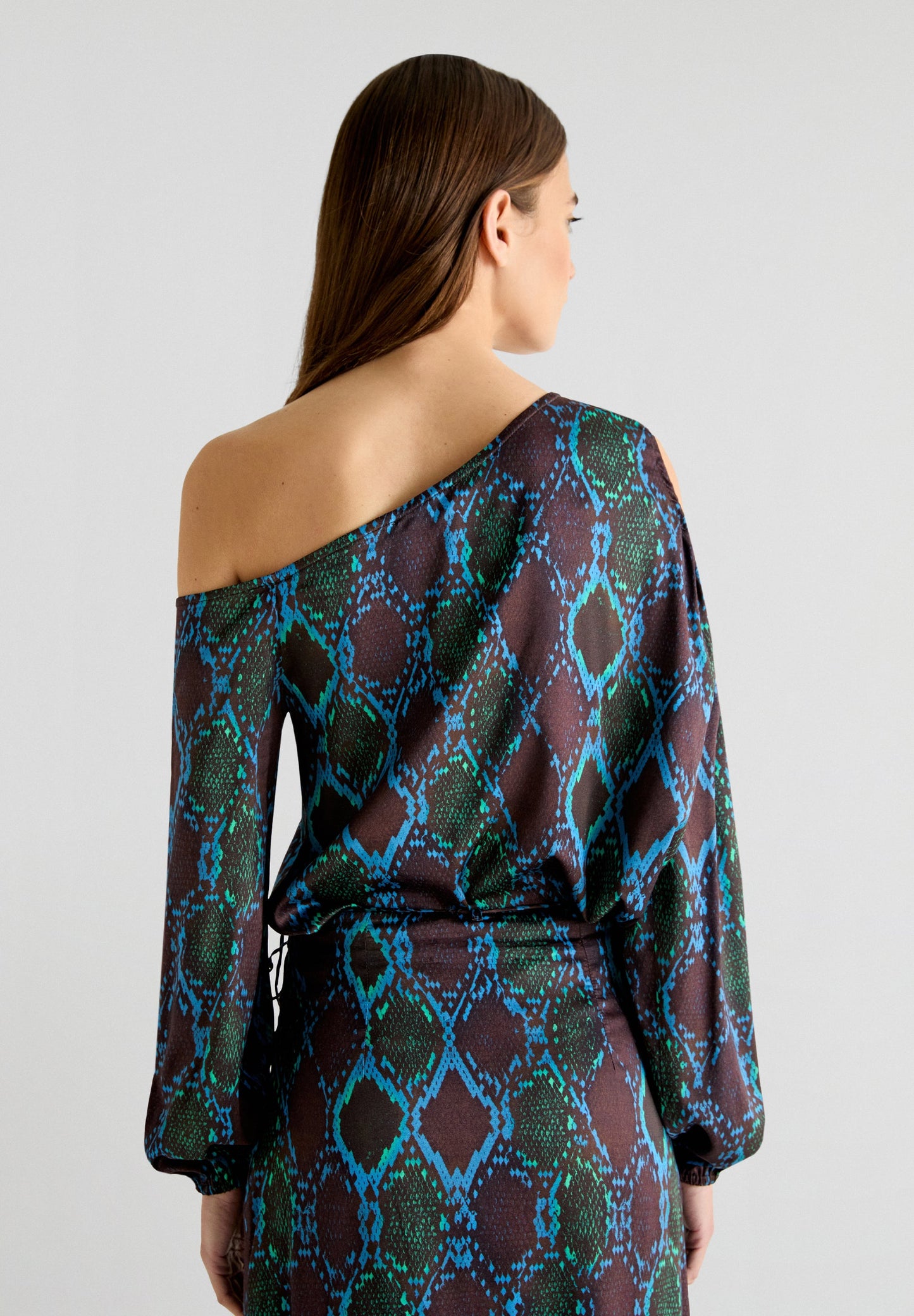 TOP ESCOTE ASIMÉTRICO