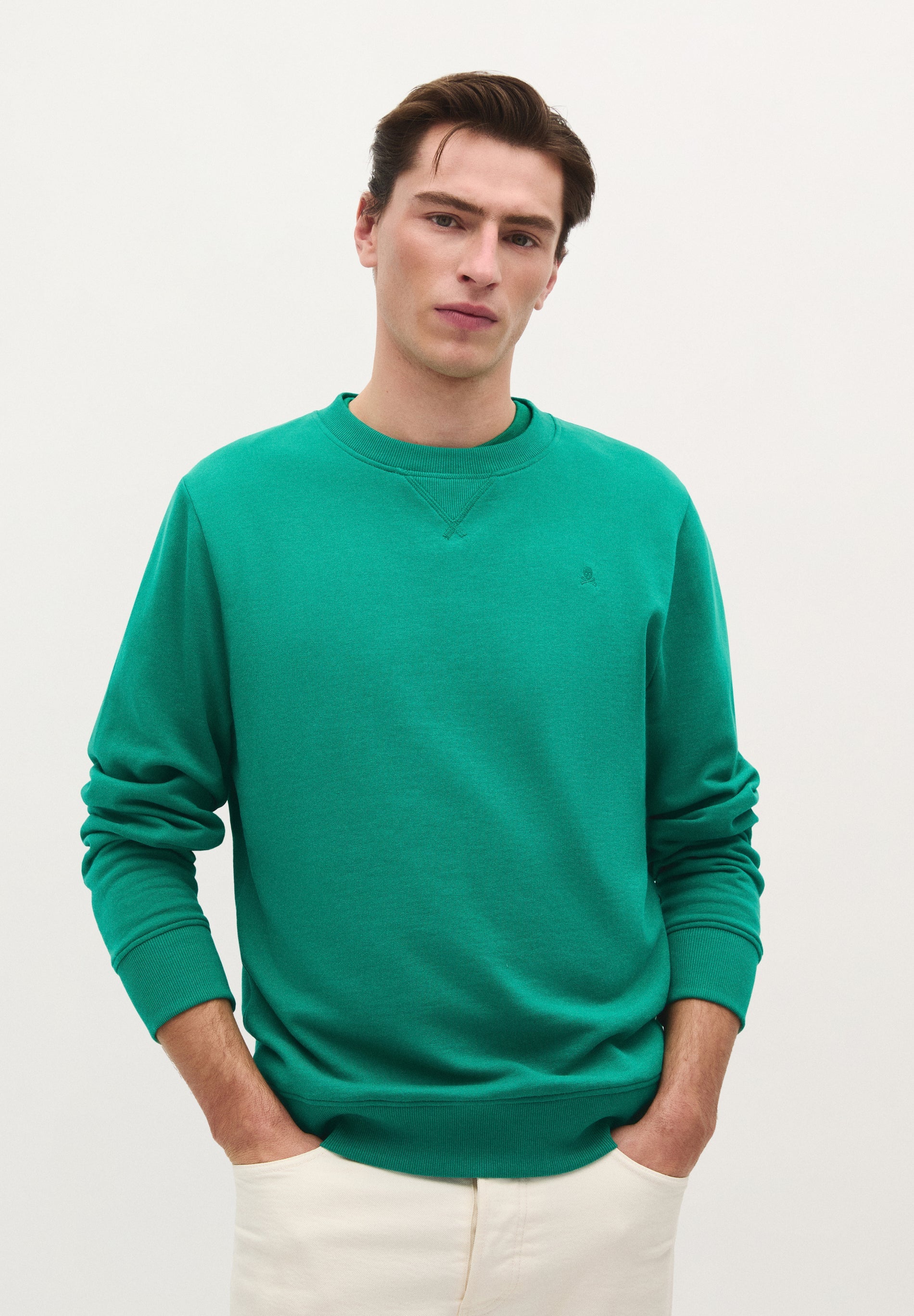 POLERÓN BÁSICO CALAVERA BORDADA