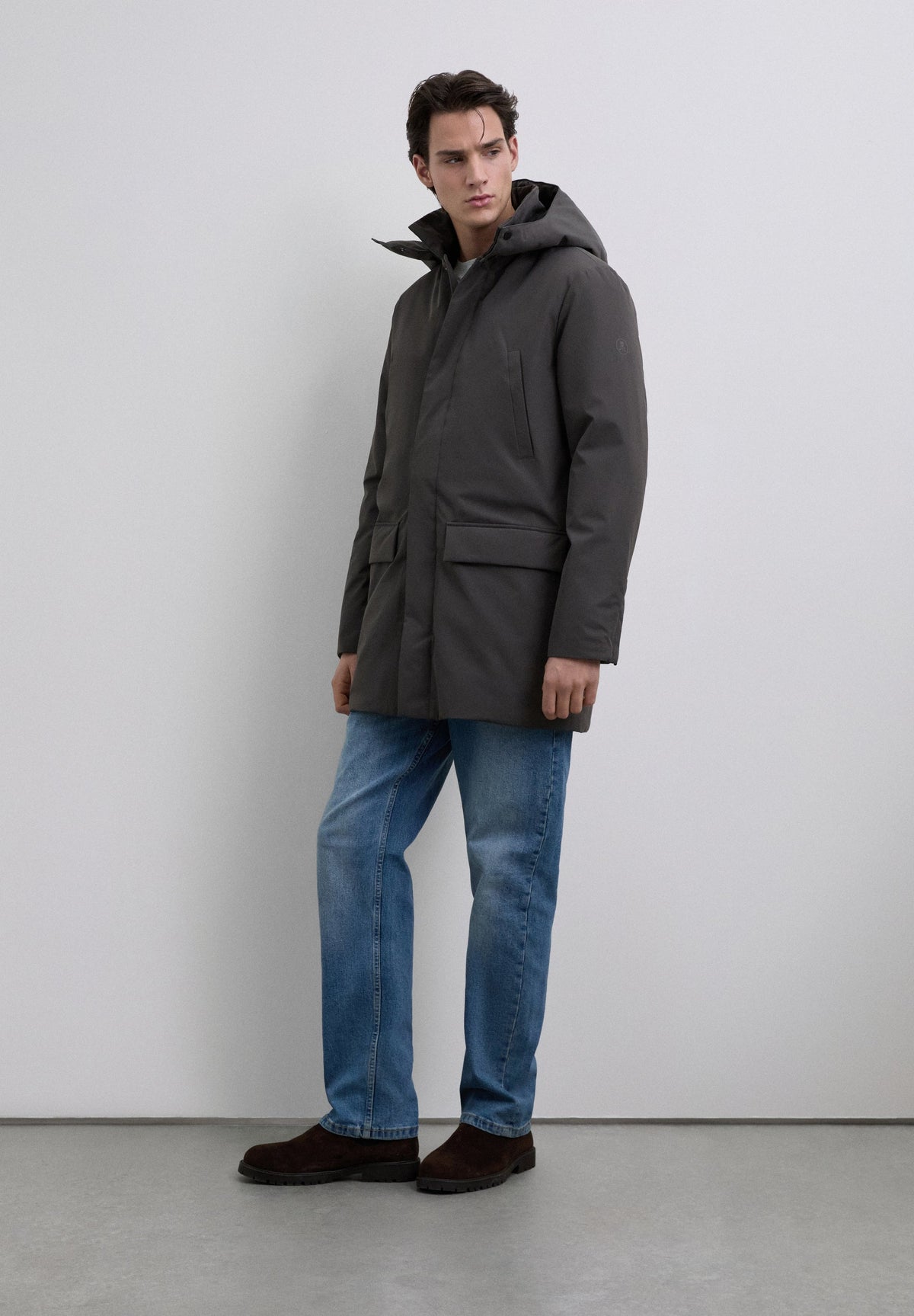 PARKA TÉCNICA BOLSILLOS CAPUCHA