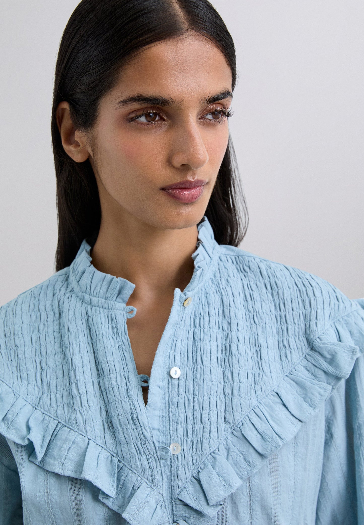 BLUSA FRUNCIDA CON VOLANTE