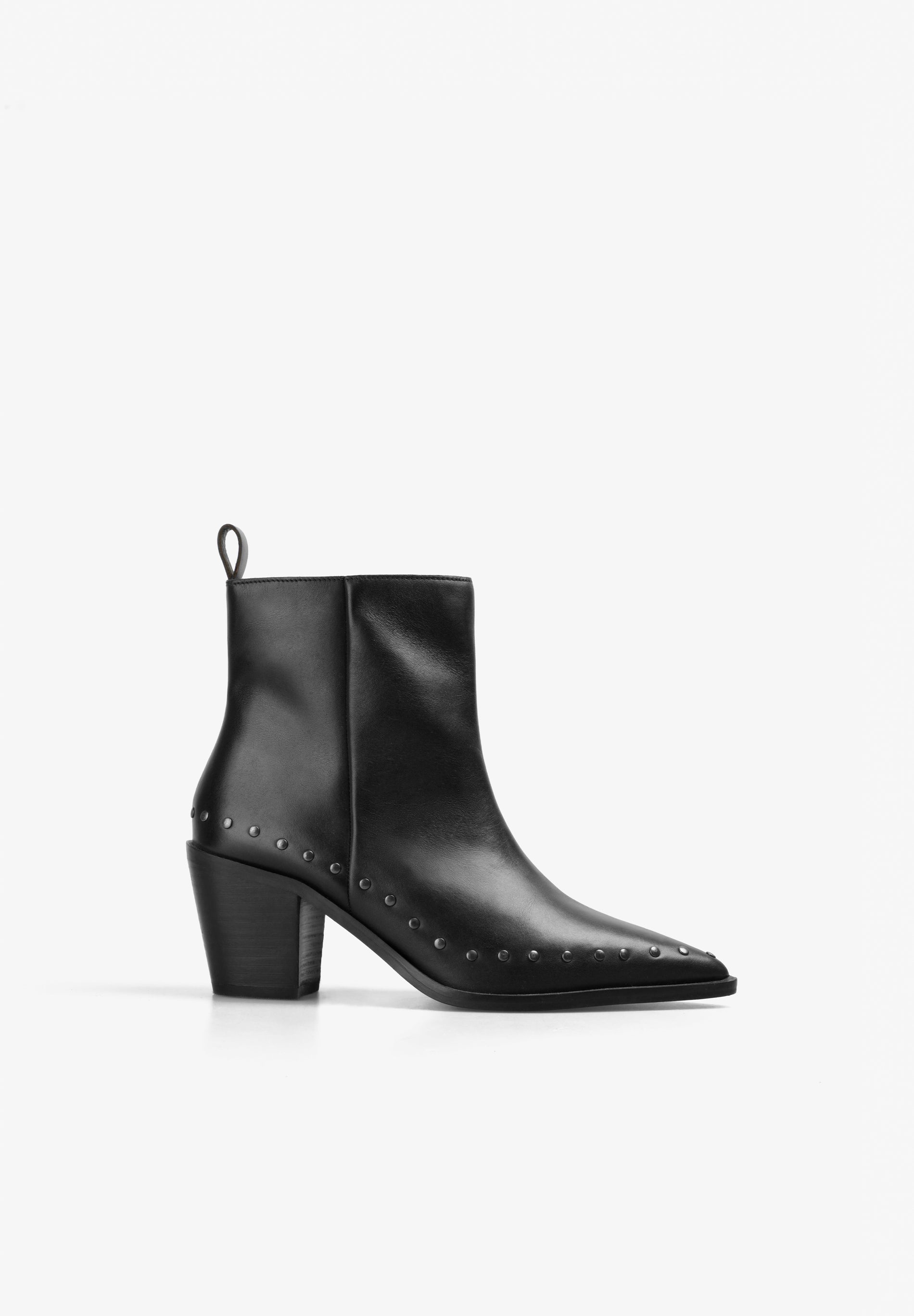 BOTAS DE PIEL CON TACHAS