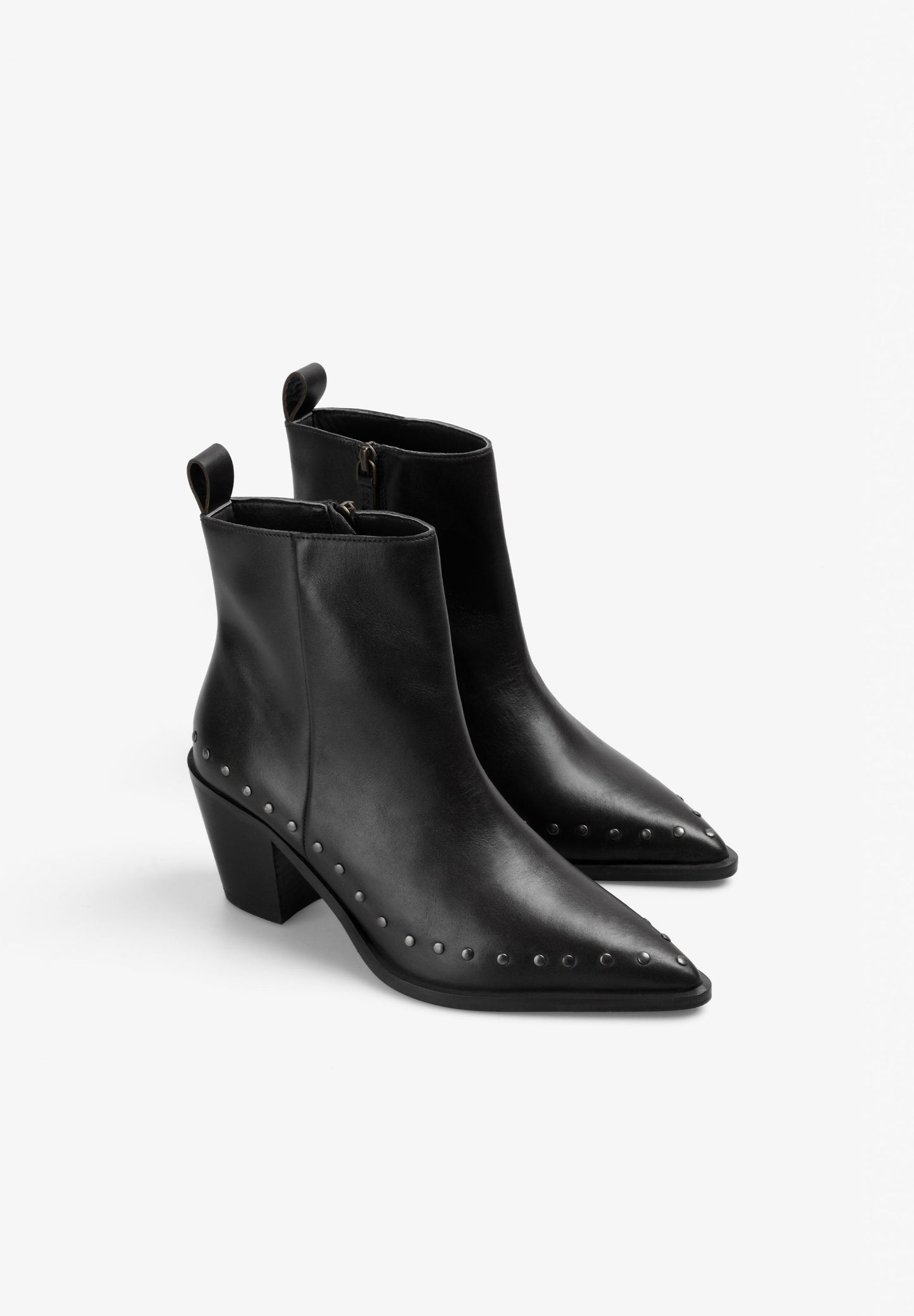 BOTAS DE PIEL CON TACHAS