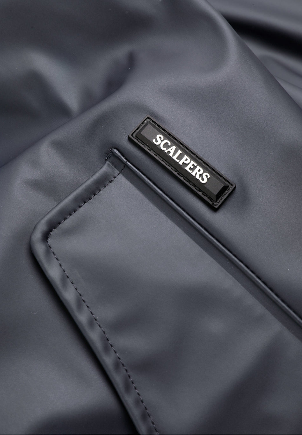 CHAQUETA IMPERMEABLE LOGO - Scalpers