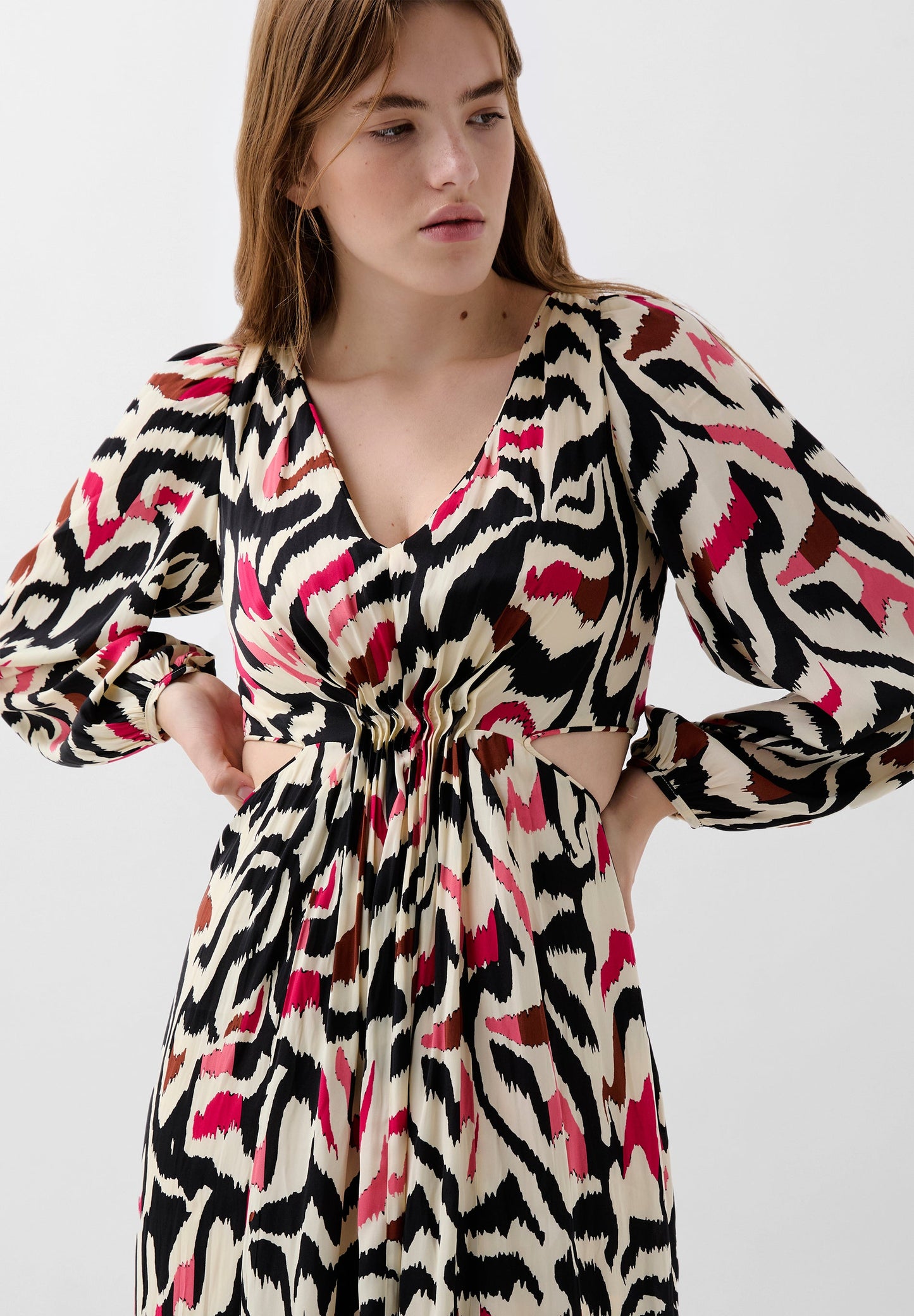 VESTIDO ESTAMPADO ABERTURAS