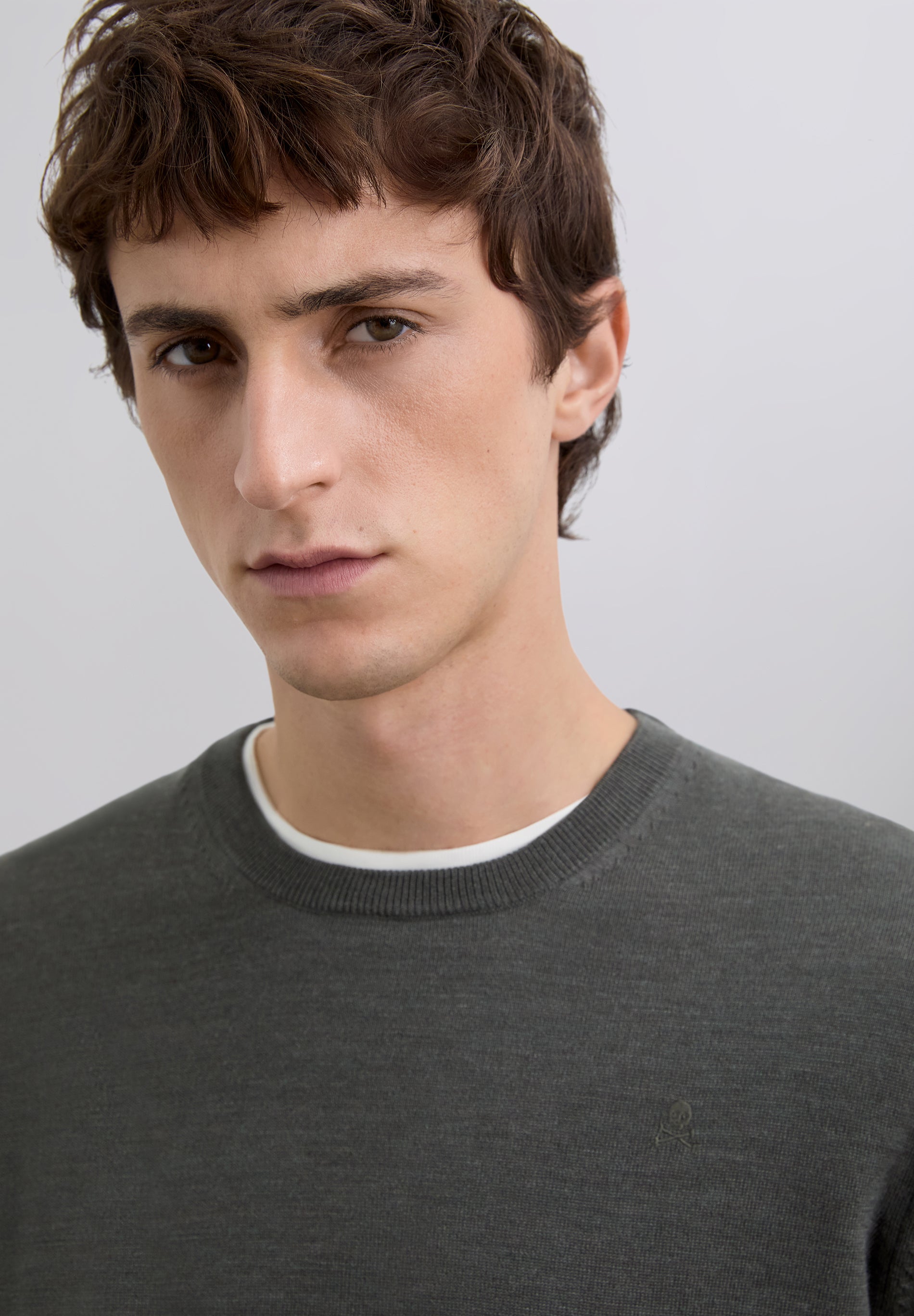 CHALECO BORDADO LANA MERINO