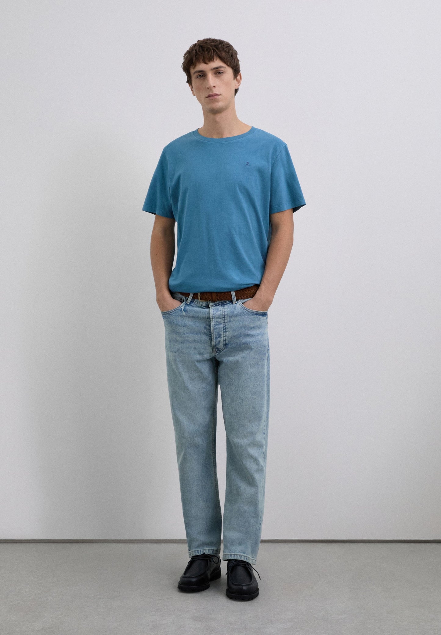 POLERA CALAVERA BORDADA TONO