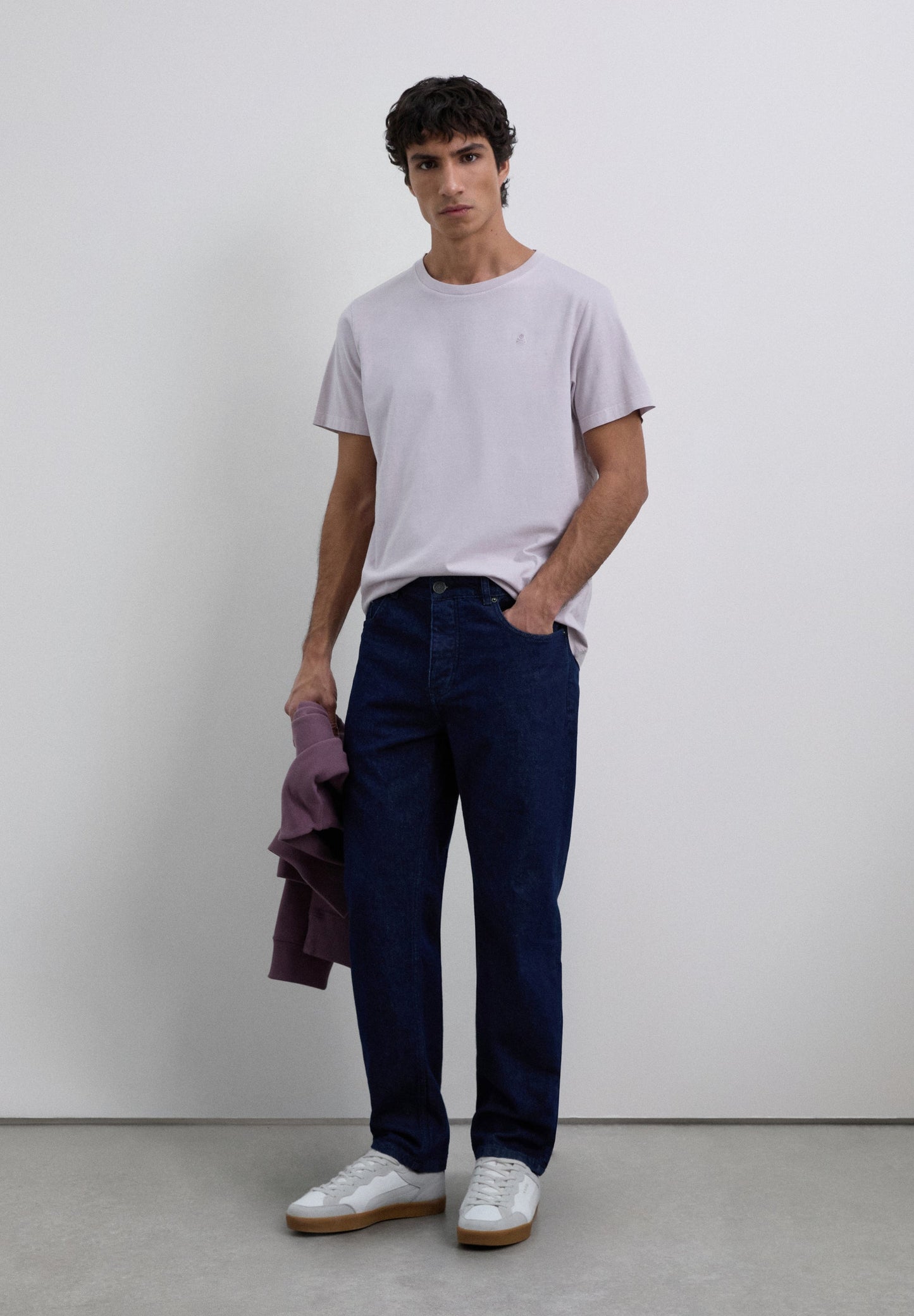 POLERA CALAVERA BORDADA TONO