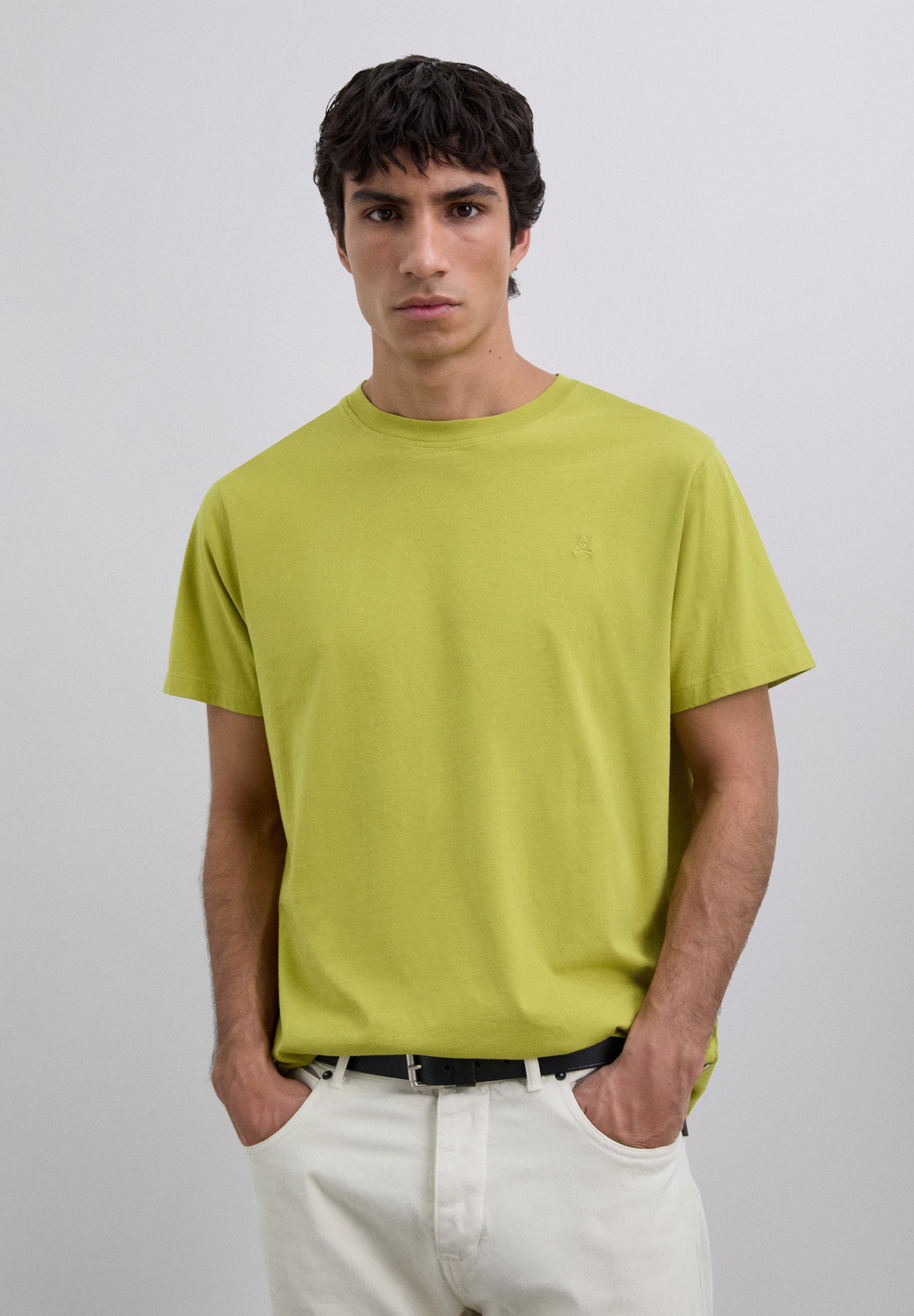 POLERA CALAVERA BORDADA