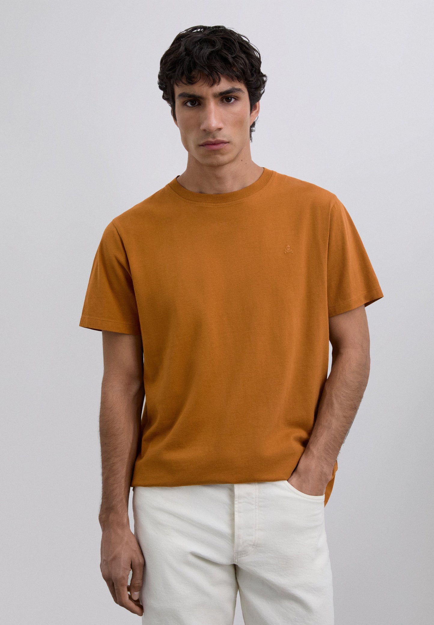 POLERA CALAVERA BORDADA