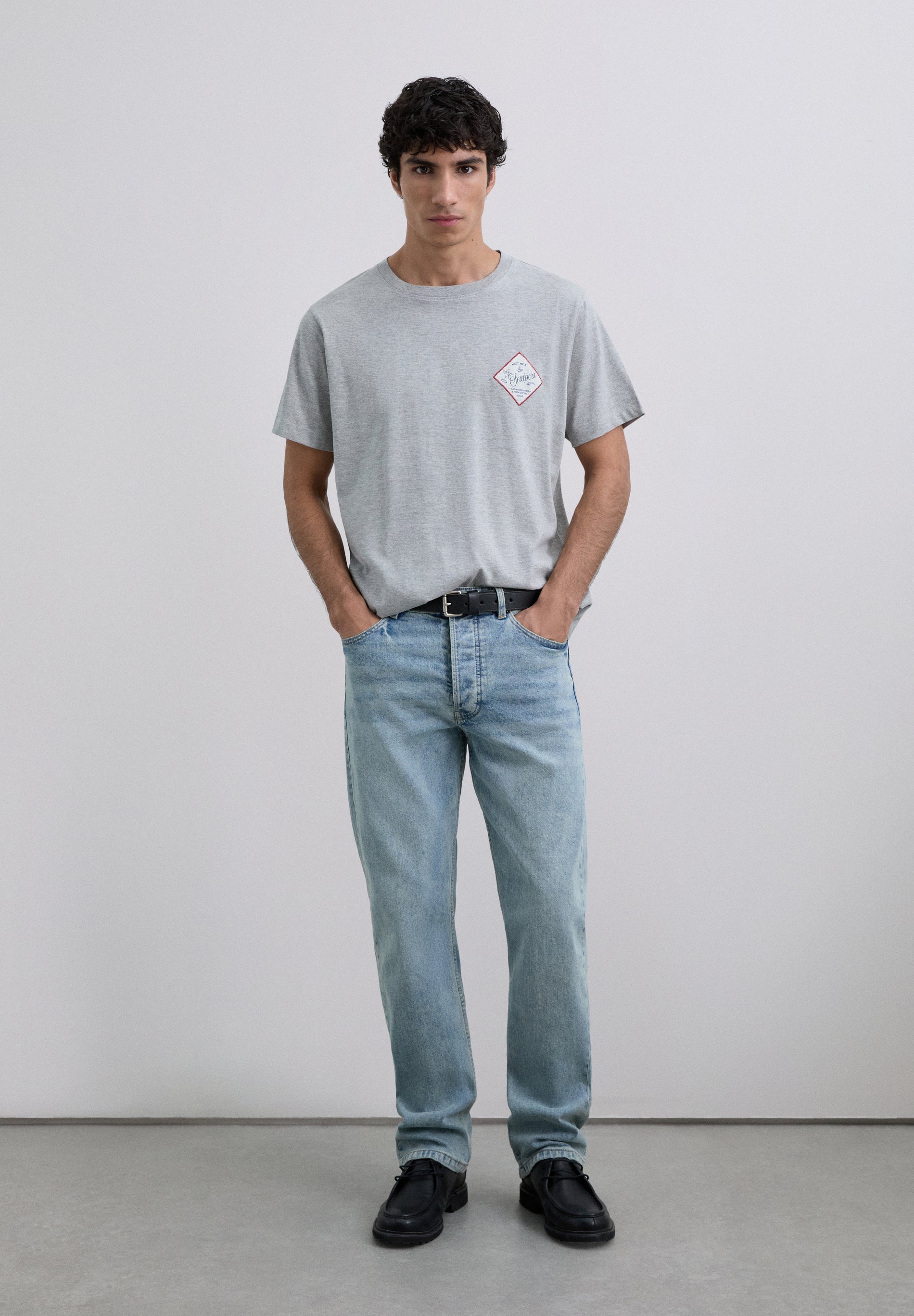POLERA PARCHE BORDADO LOGO