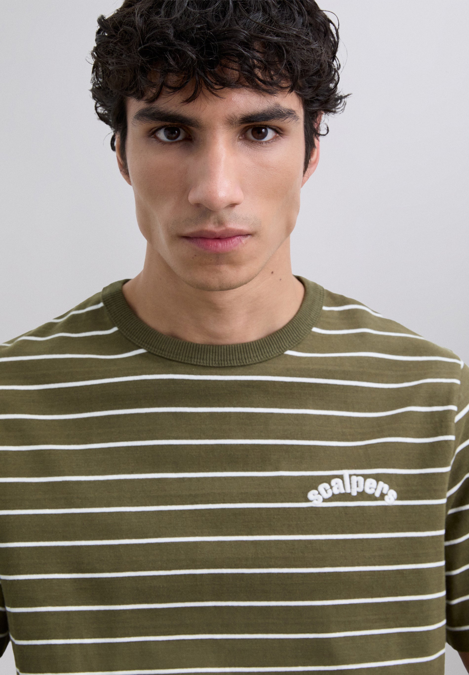 POLERA ESTAMPADA RAYAS LOGO
