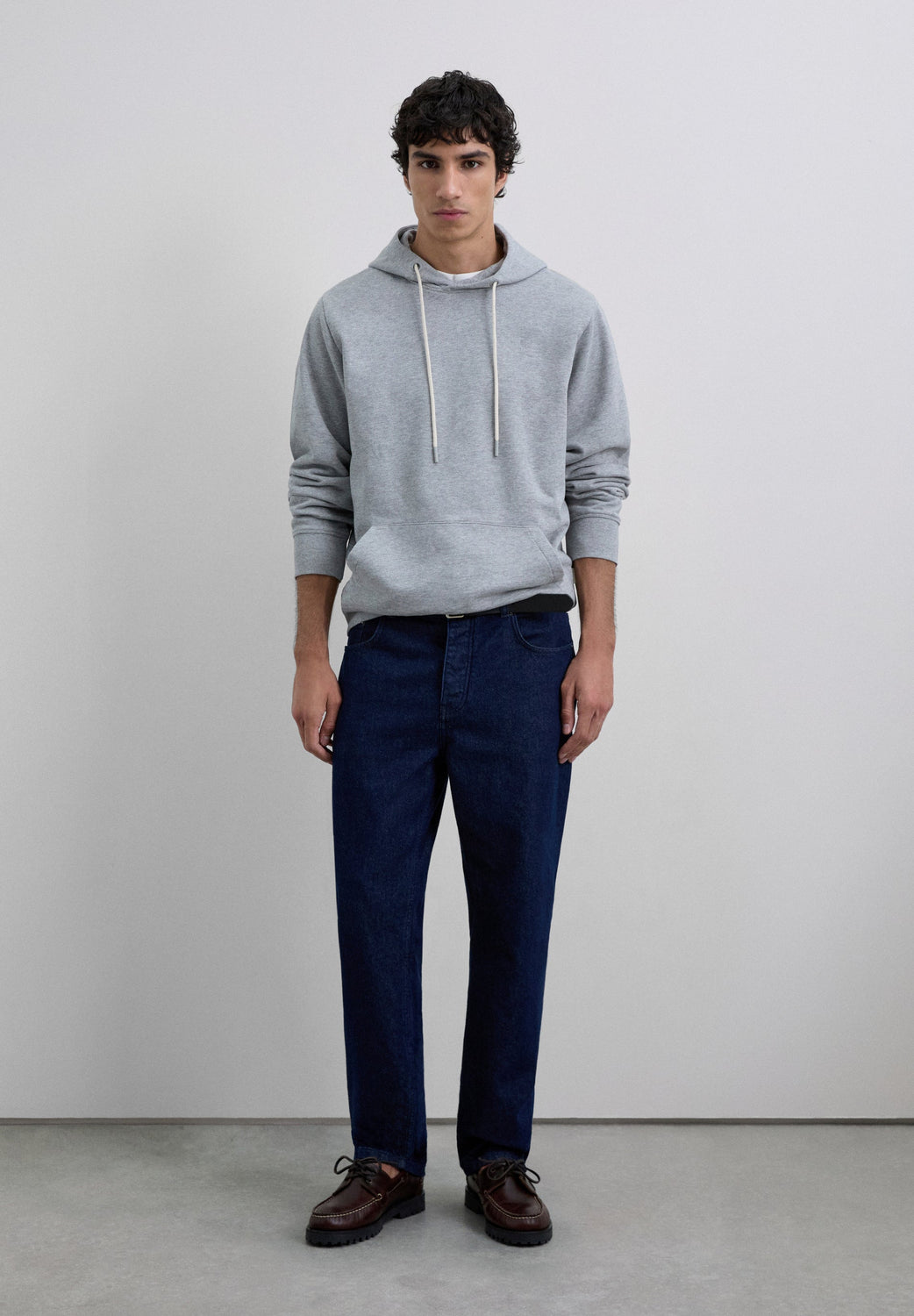 SUDADERA CAPUCHA BÁSICA BORDADA - Scalpers