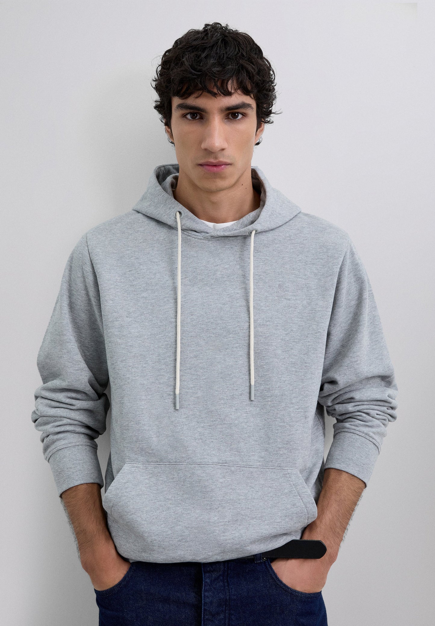 SUDADERA CAPUCHA BÁSICA BORDADA - Scalpers