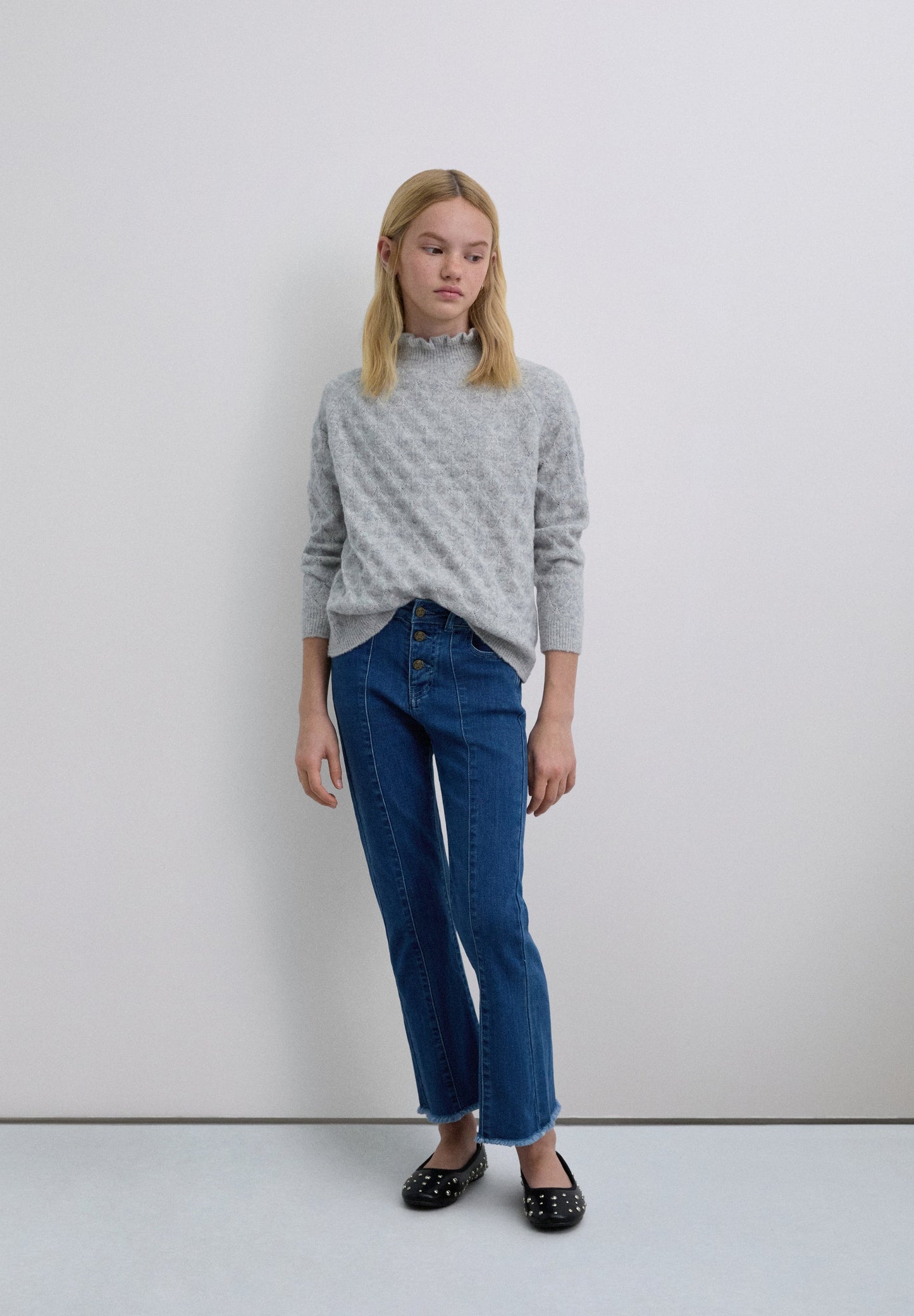 PANTALÓN DENIM CORTE FLARE
