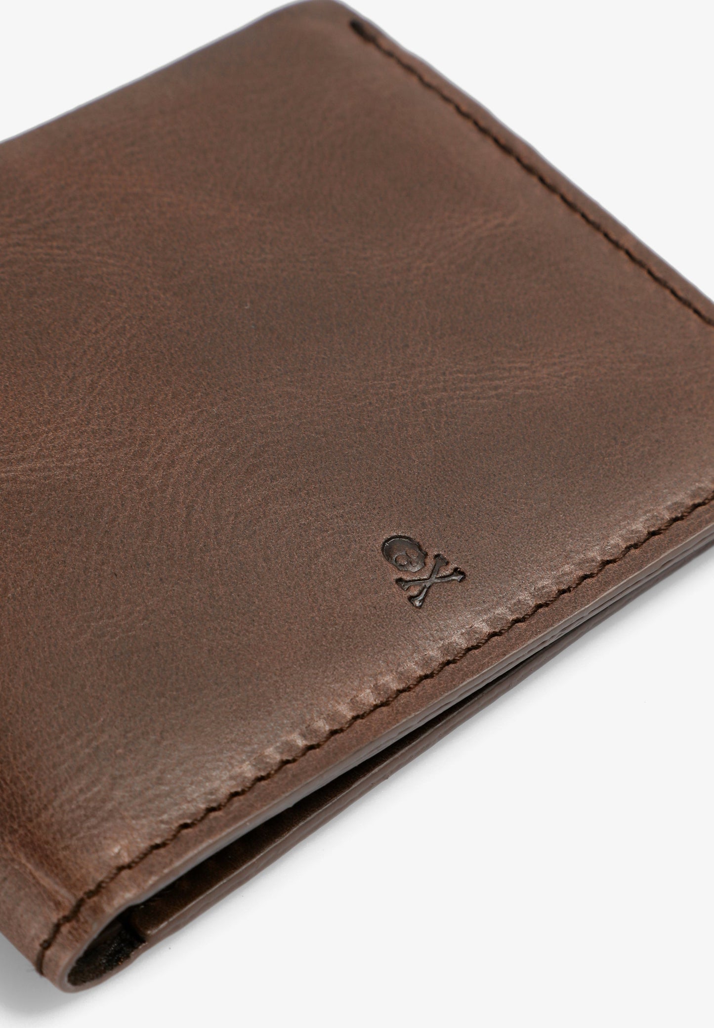 BILLETERA PIEL LOGO CALAVERA