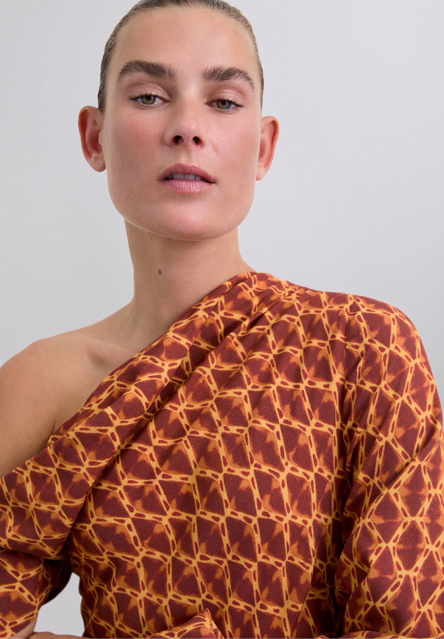 VESTIDO PRINT ESCOTE ASIMÉTRICO - Scalpers