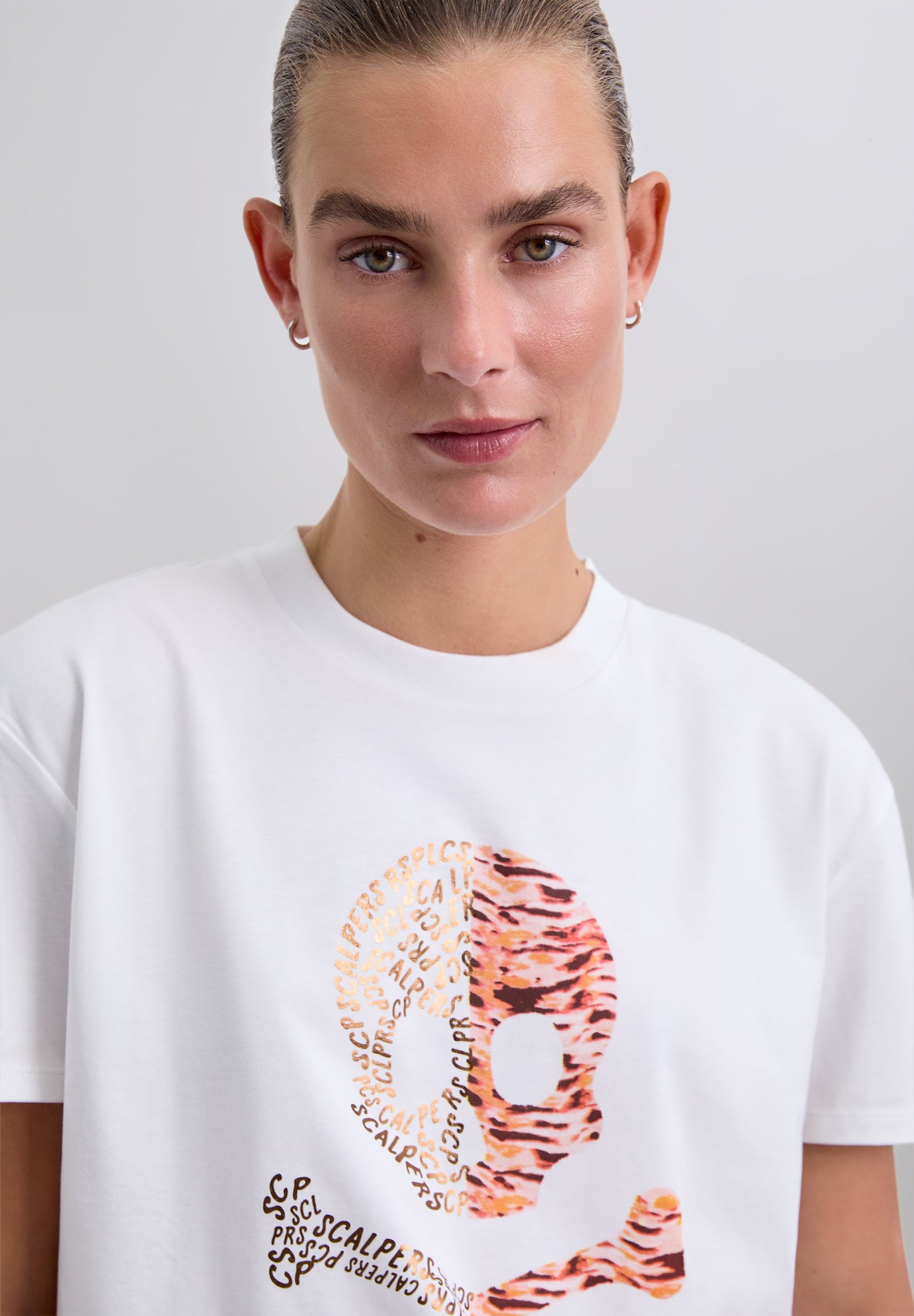 POLERA LOGO CALAVERA PRINT