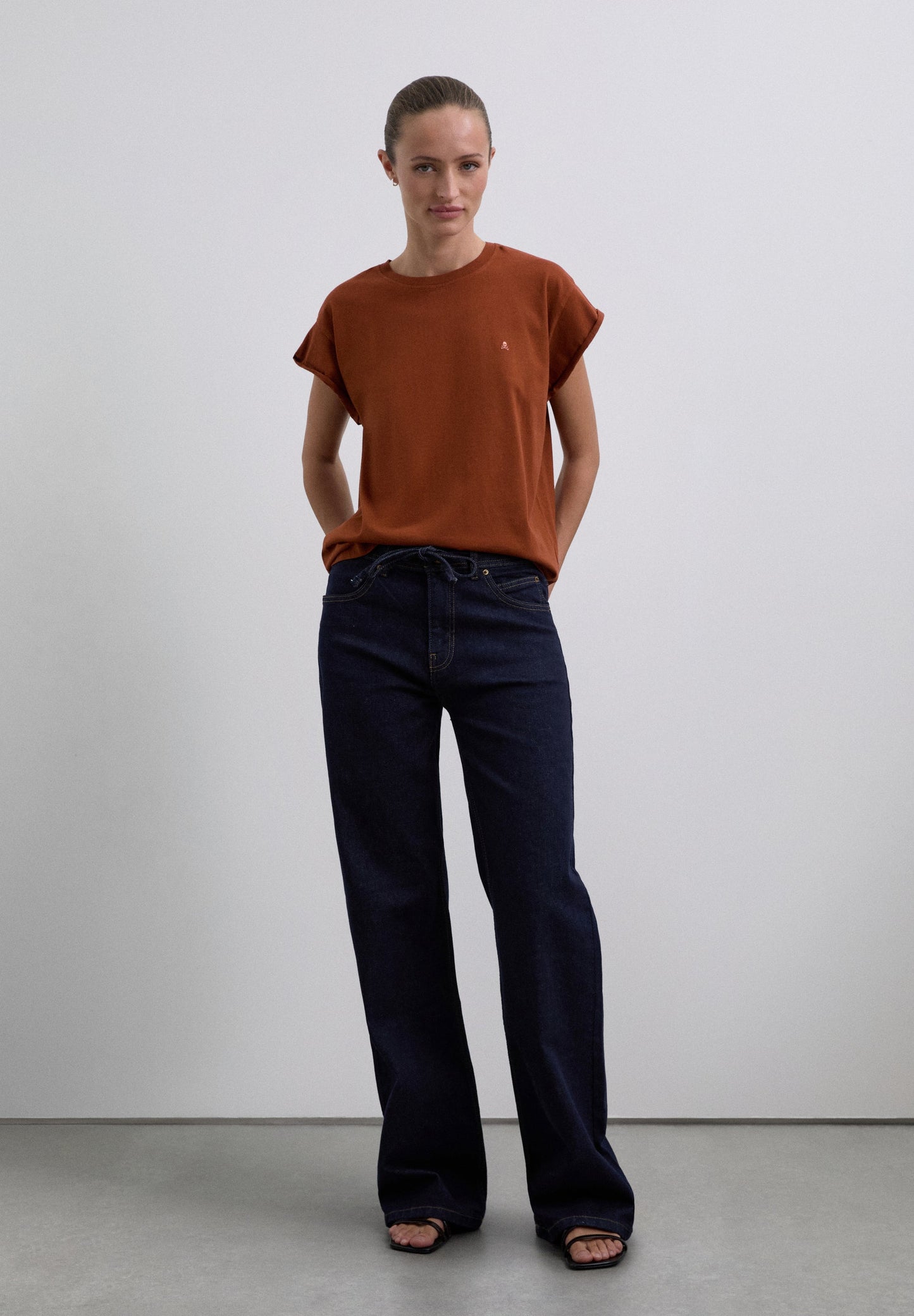 CAMISETA BÁSICA CALAVERA - Scalpers