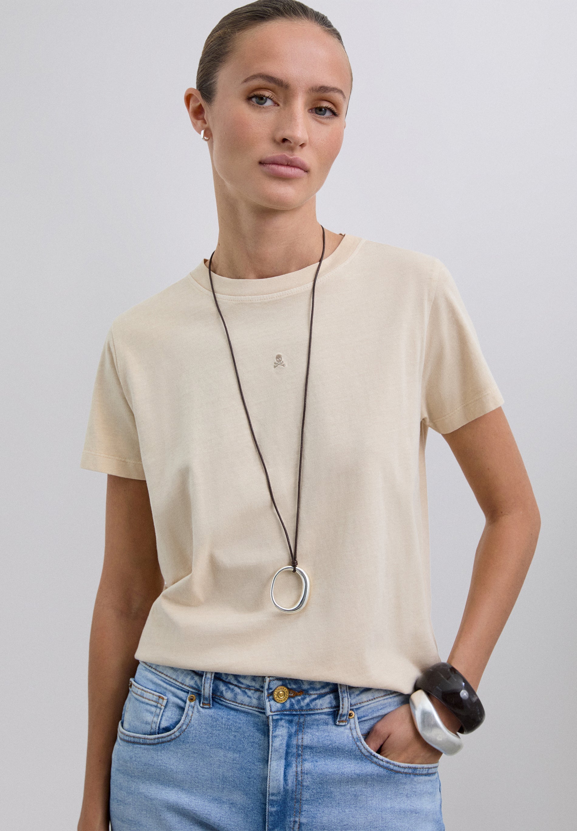 POLERA BÁSICA CALAVERA