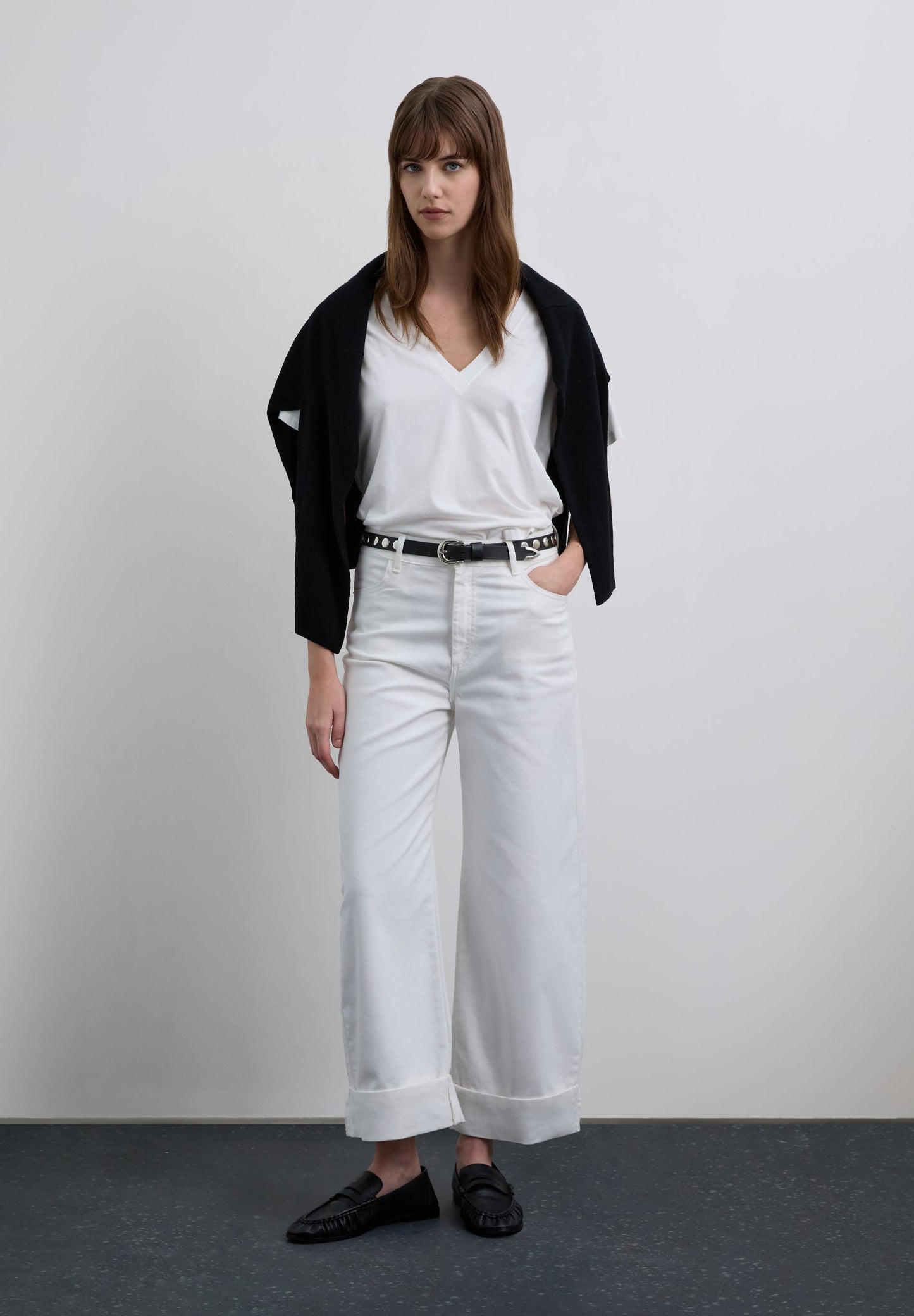 CAMISETA BÁSICA CUELLO PICO - Scalpers